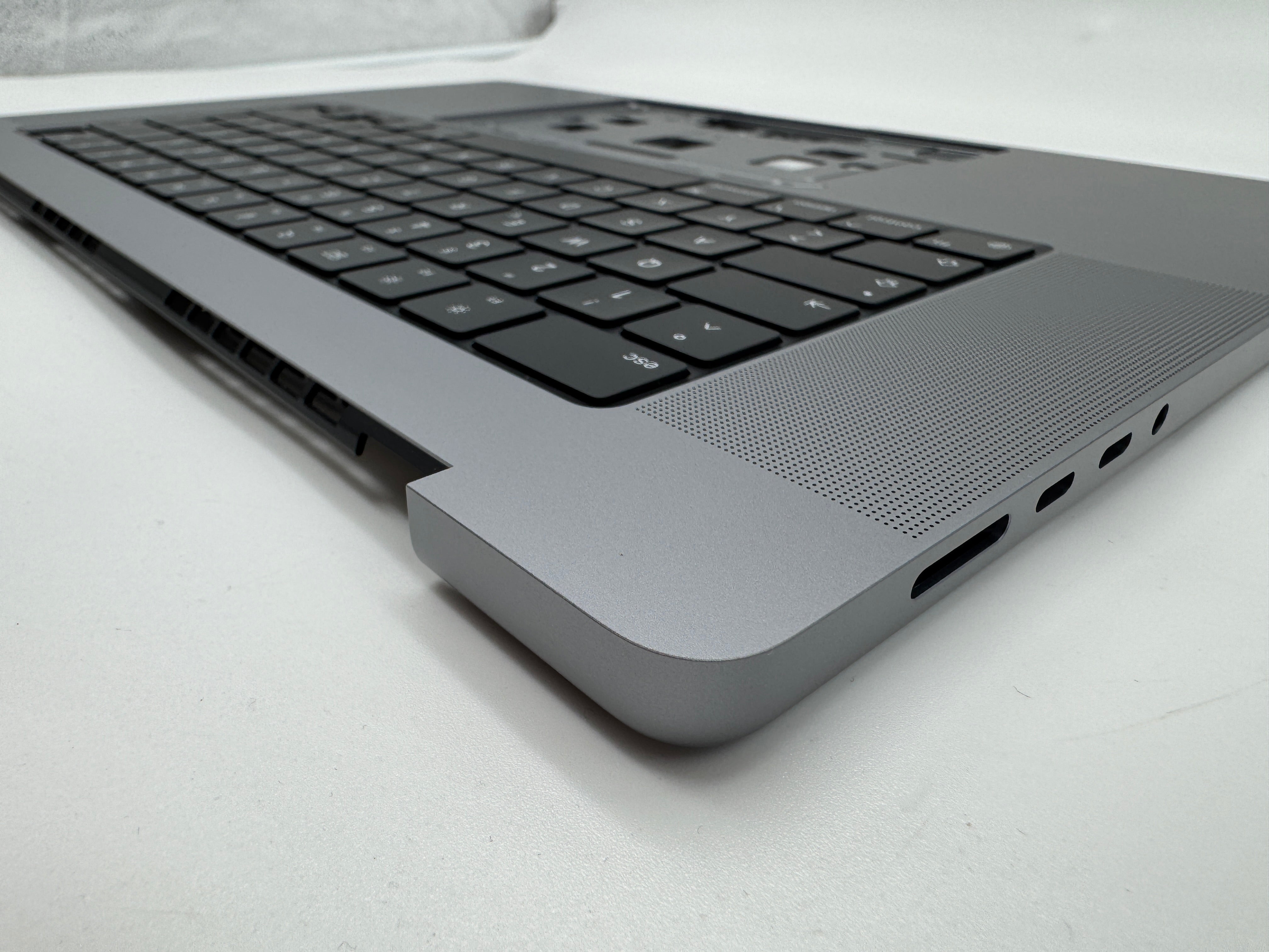 Macbook Pro 16" 2023 A2780 Topcase QWERTZ Tastatur Silber Spacegrau