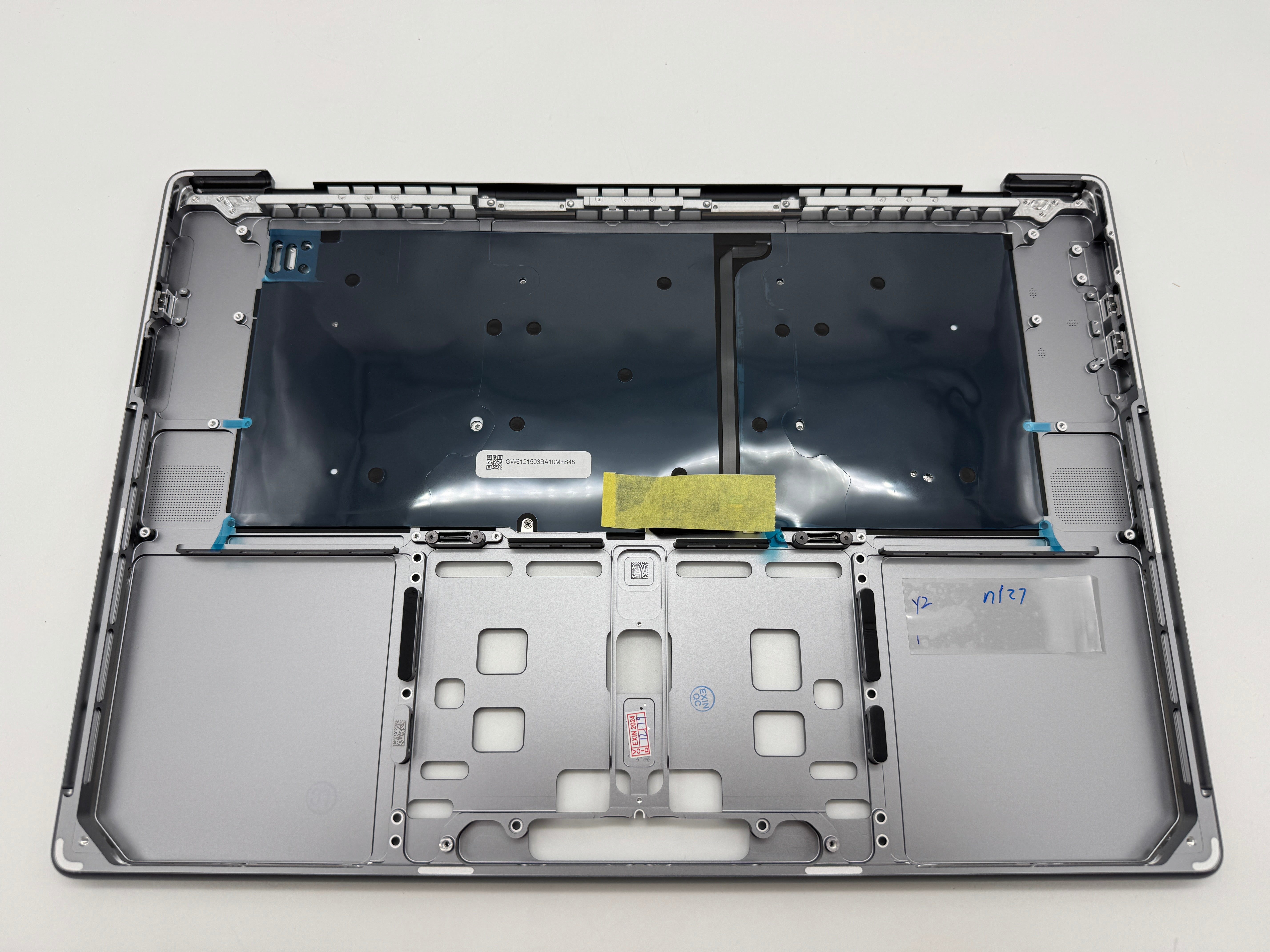 Macbook Pro 16" 2023 A2780 Topcase QWERTZ Tastatur Silber Spacegrau