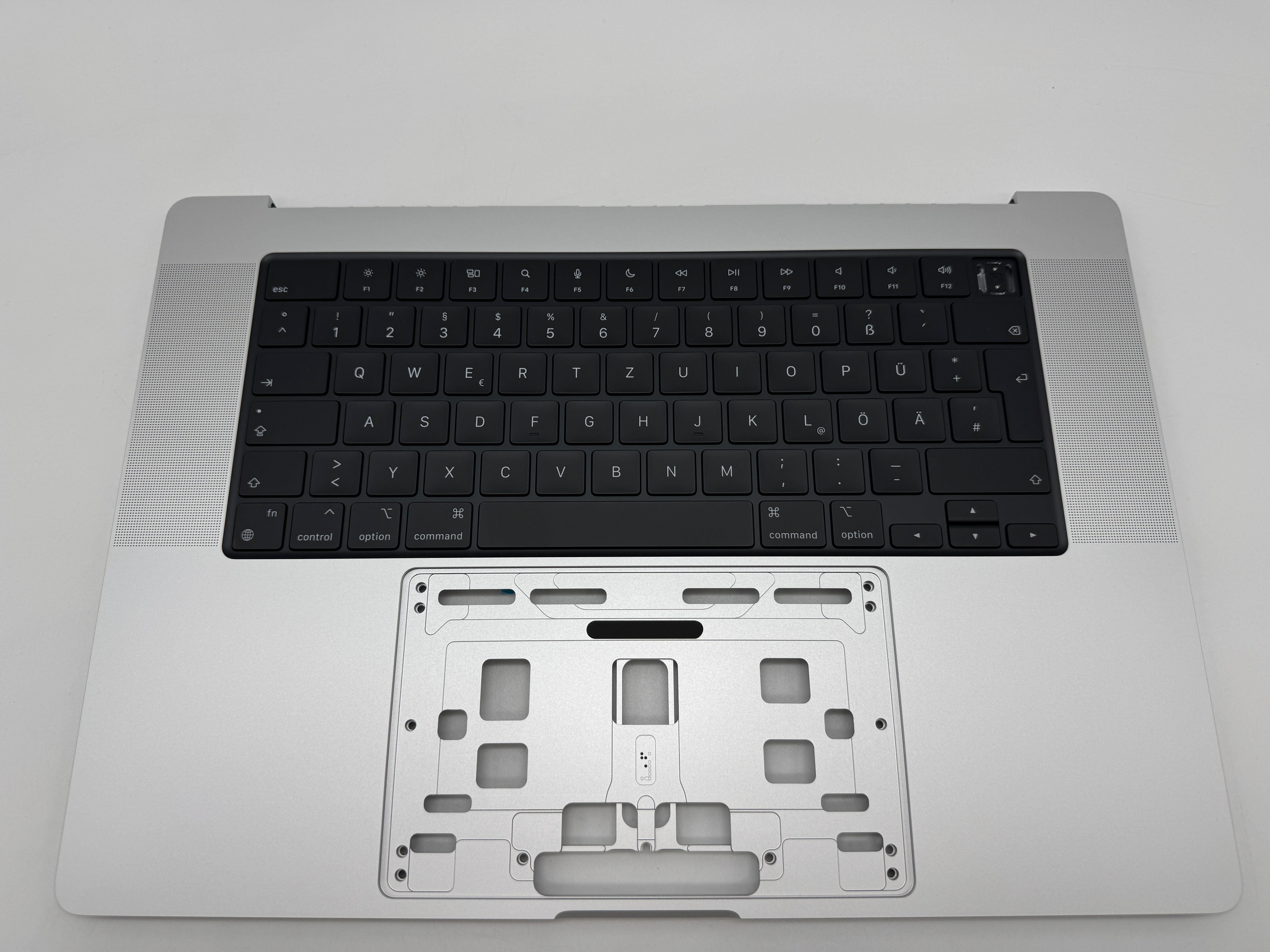 Macbook Pro 16" 2023 A2780 Topcase QWERTZ Tastatur Silber Spacegrau