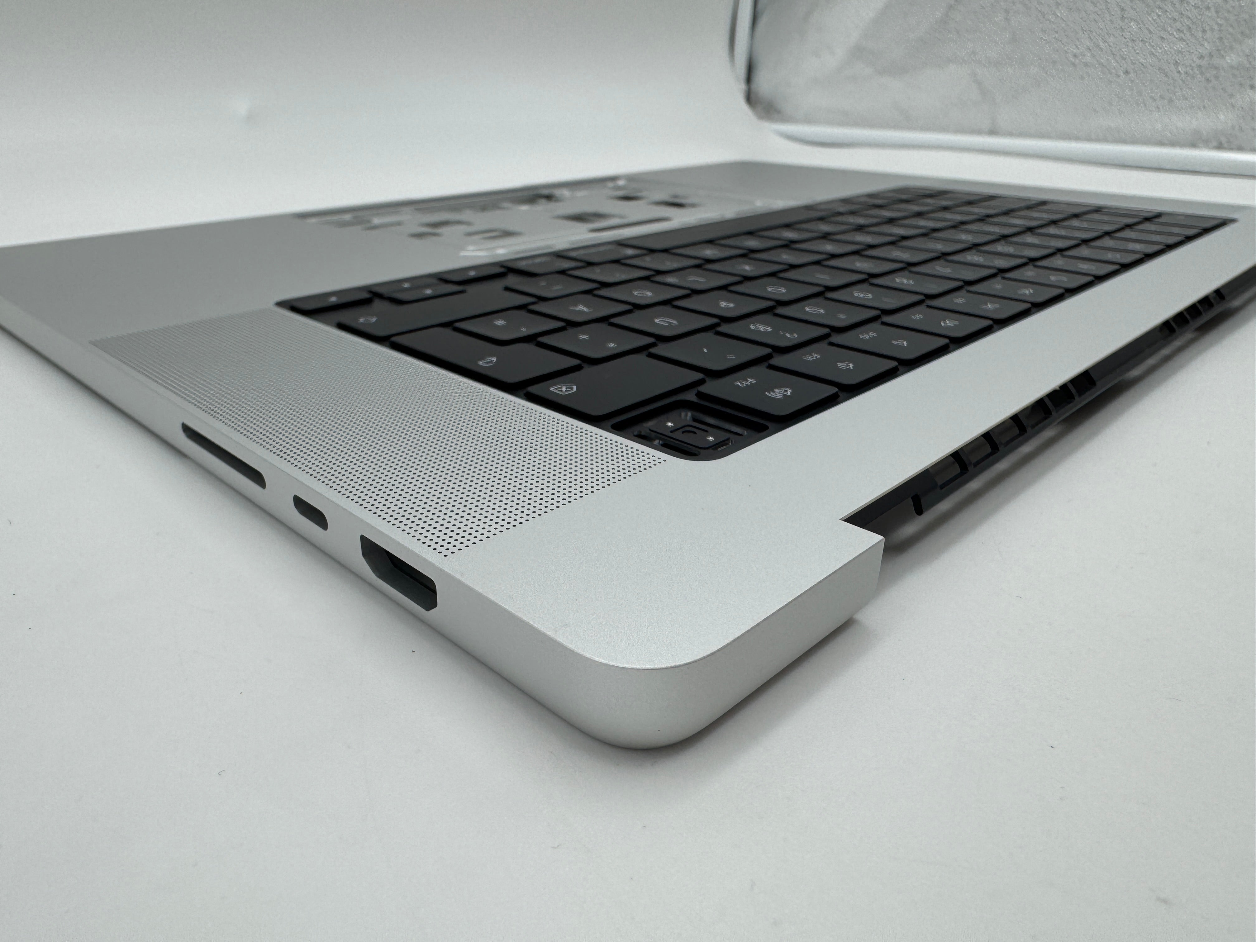 Macbook Pro 16" 2023 A2780 Topcase QWERTZ Tastatur Silber Spacegrau
