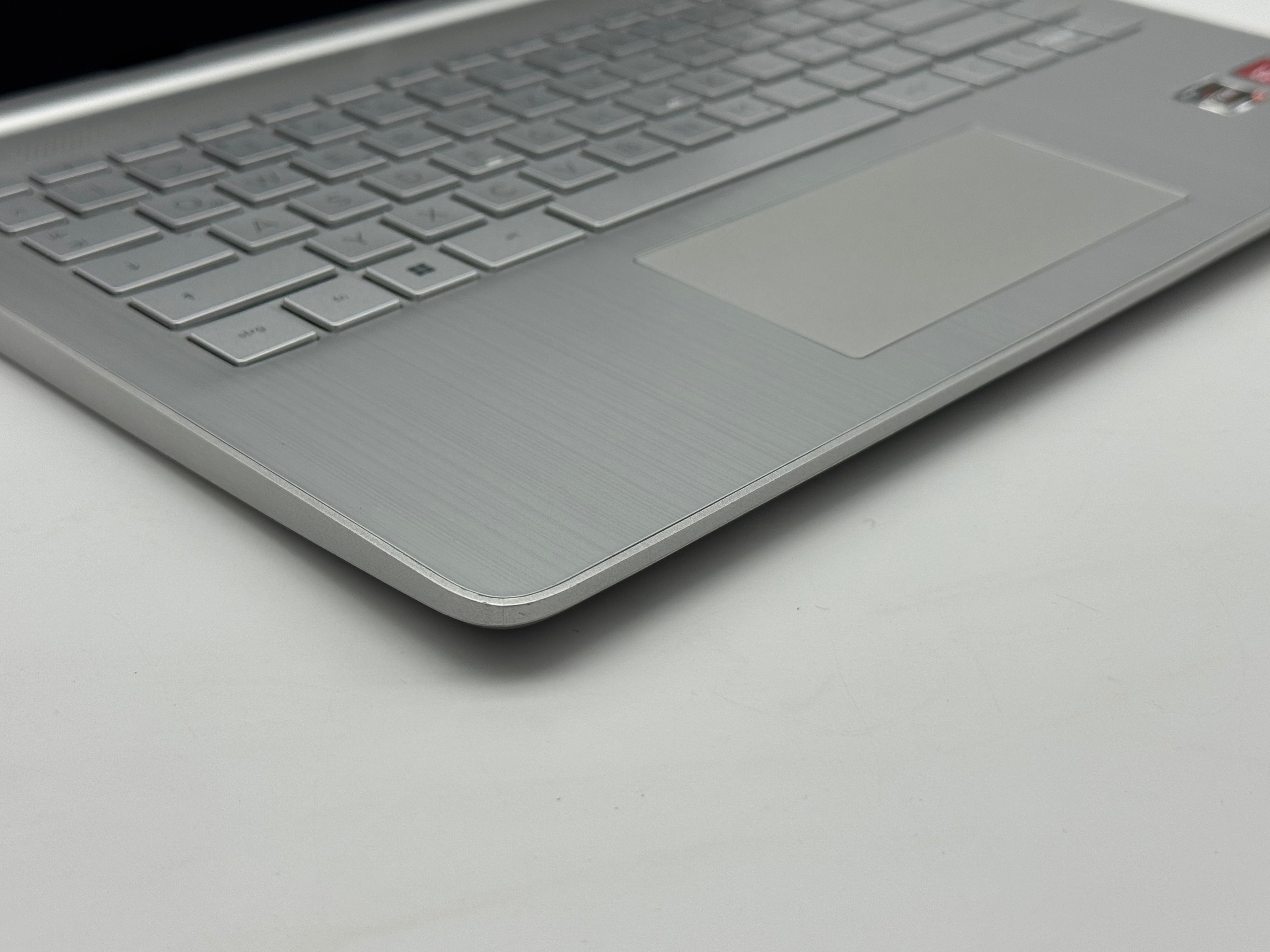 HP 14S-FQ1357NG RYZEN 5 5500U 16GB 512GB 100% Akku MwSt.