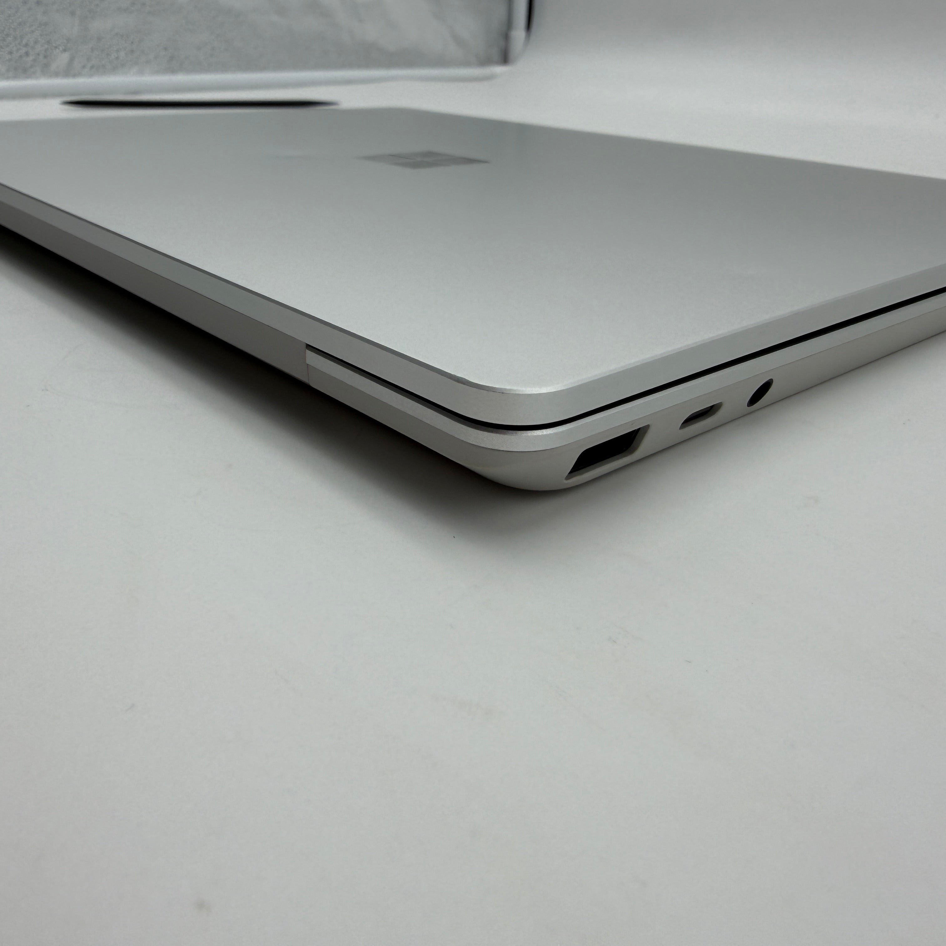 Microsoft Surface Laptop Go I5 1035G1 8GB 128GB SSD #PSW176