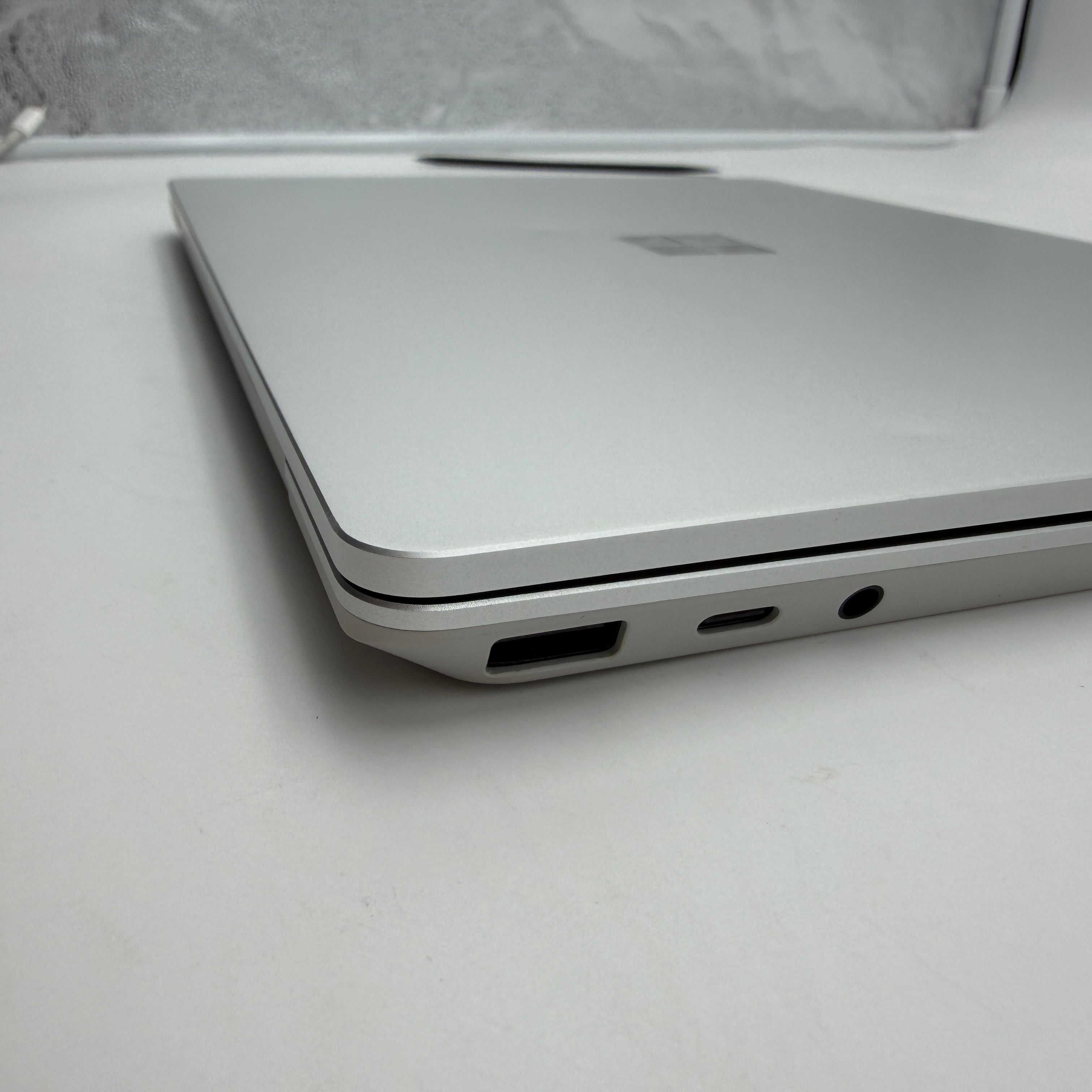 Microsoft Surface Laptop Go I5 1035G1 8GB 128GB SSD #PSW176