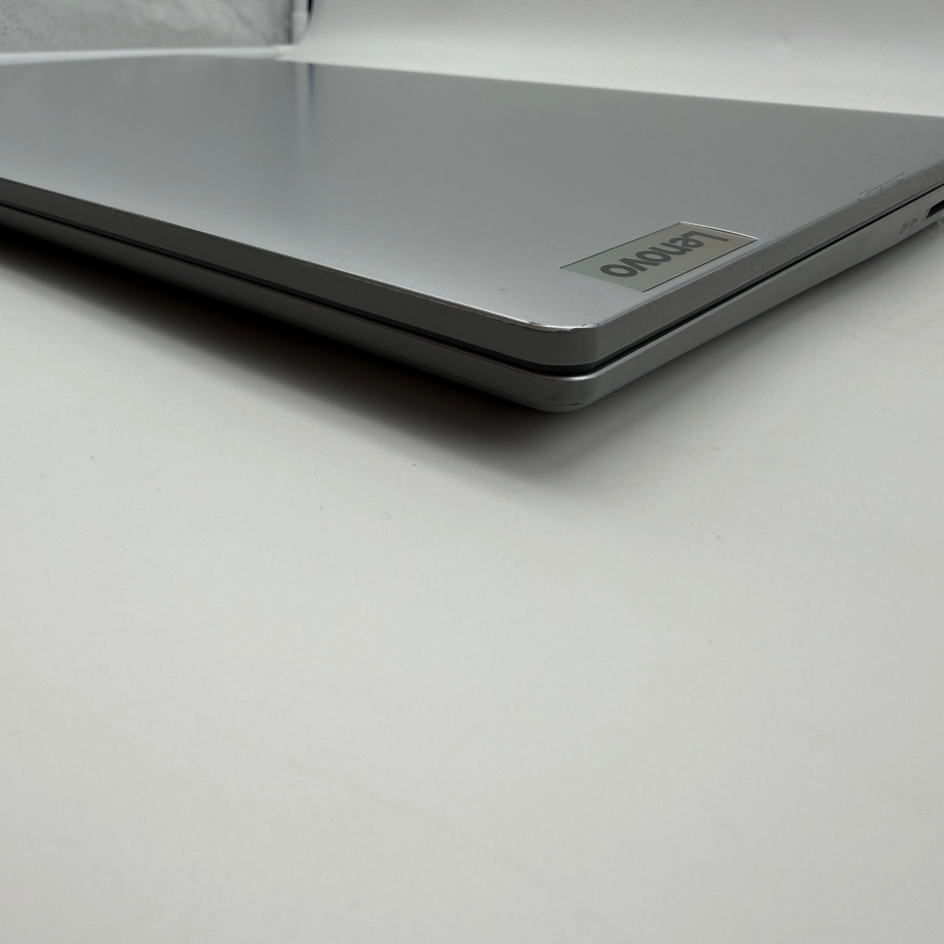 Lenovo IdeaPad 1 15ADA7 15" Ryzen 5 3500U 8GB 512GB QWERTY Spanisch MwSt. #PSW211