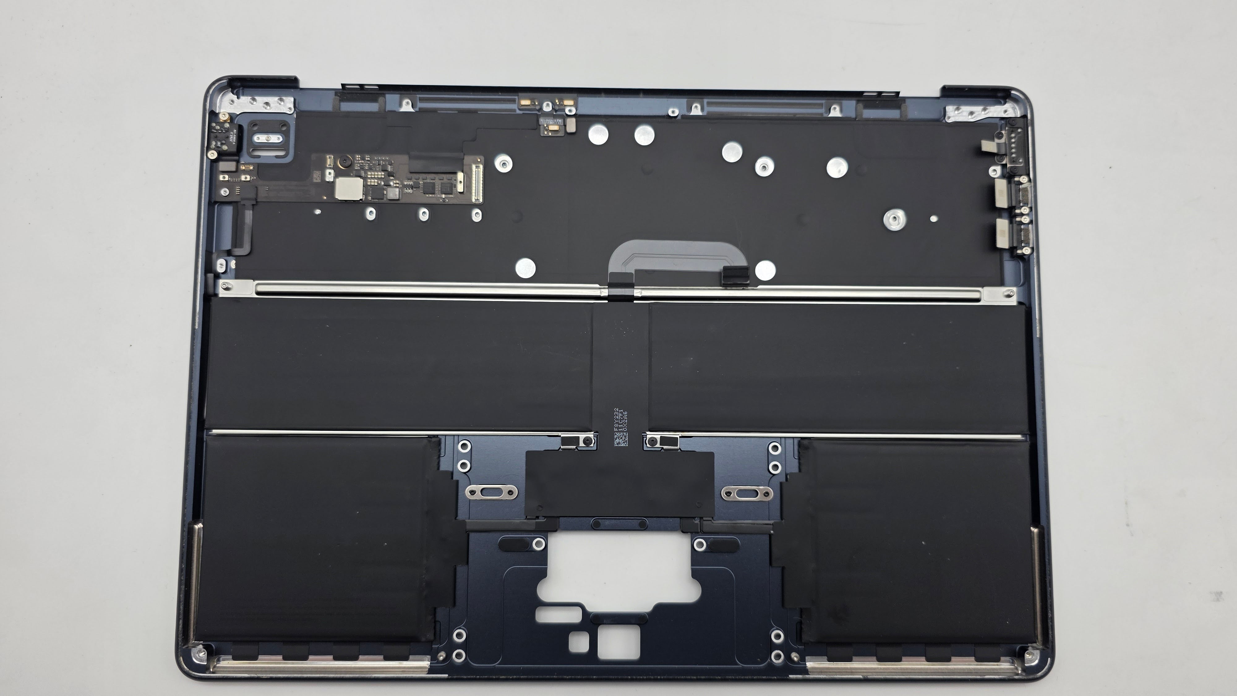 MacBook Air 13" 2022 A2681 Topcase Tastatur Midnight inkl Akku #T903