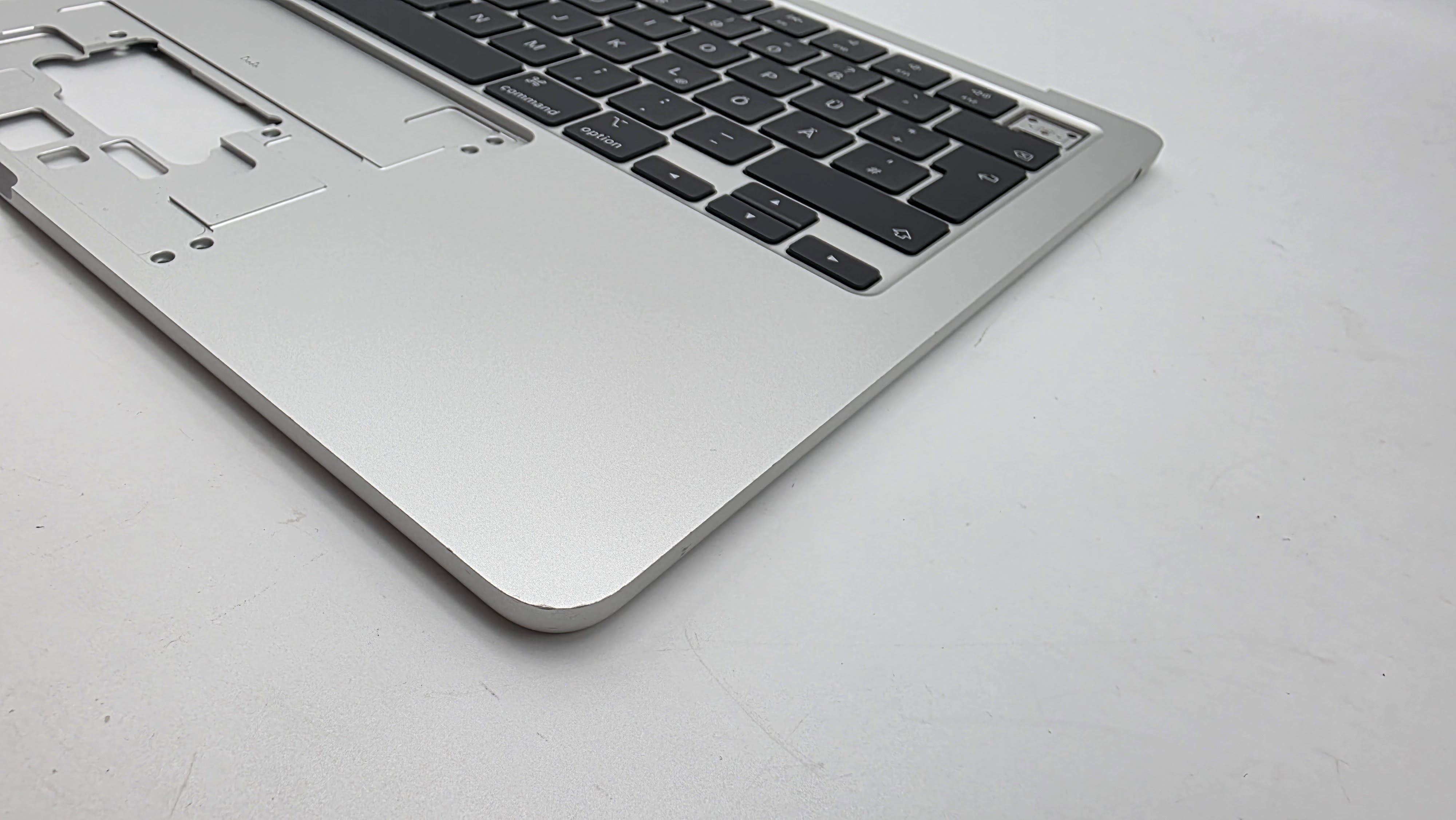 MacBook Air 13" 2022 A2681 Topcase Tastatur Silber inkl Akku #T906