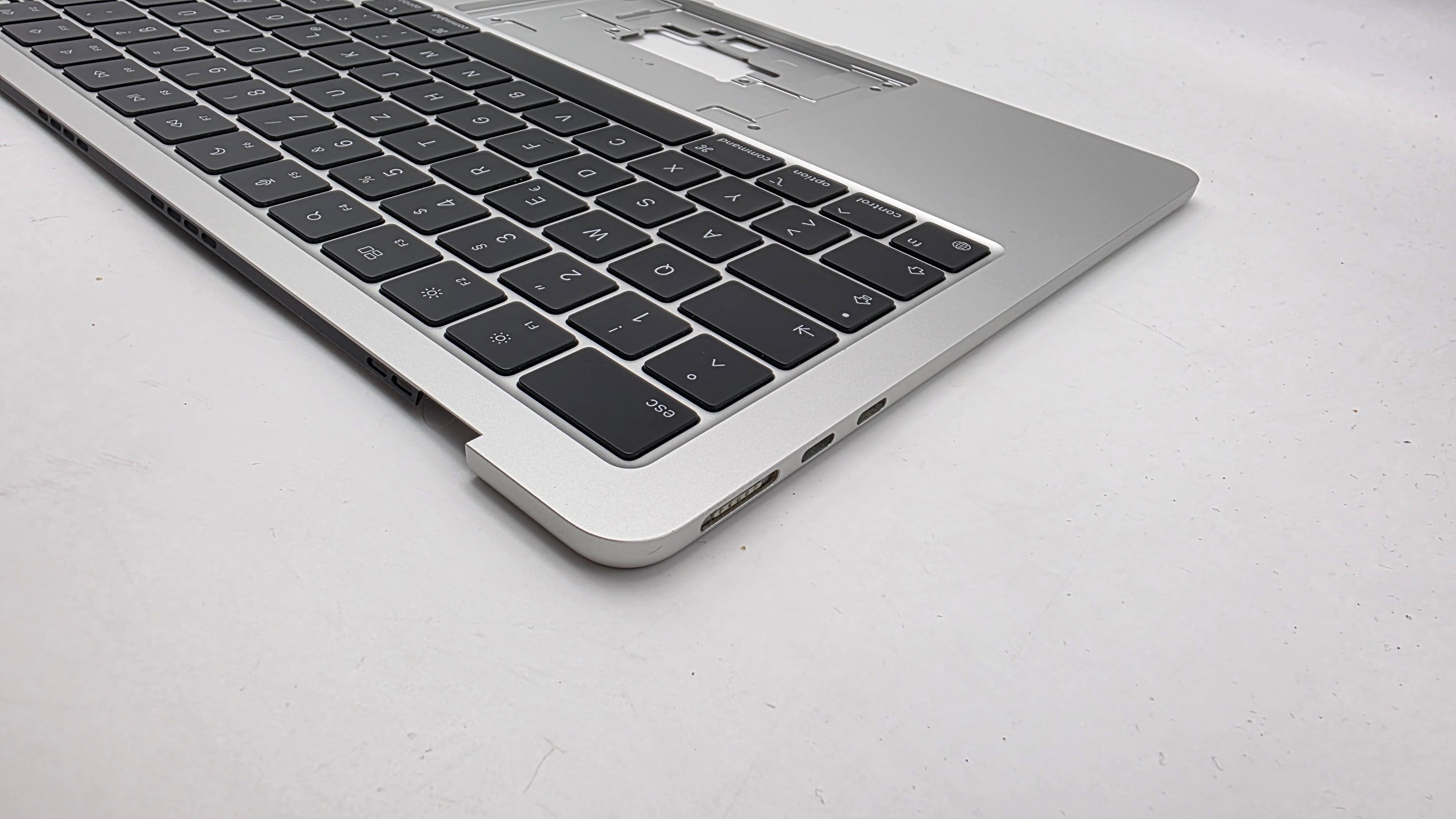 MacBook Air 13" 2022 A2681 Topcase Tastatur Silber inkl Akku #T908