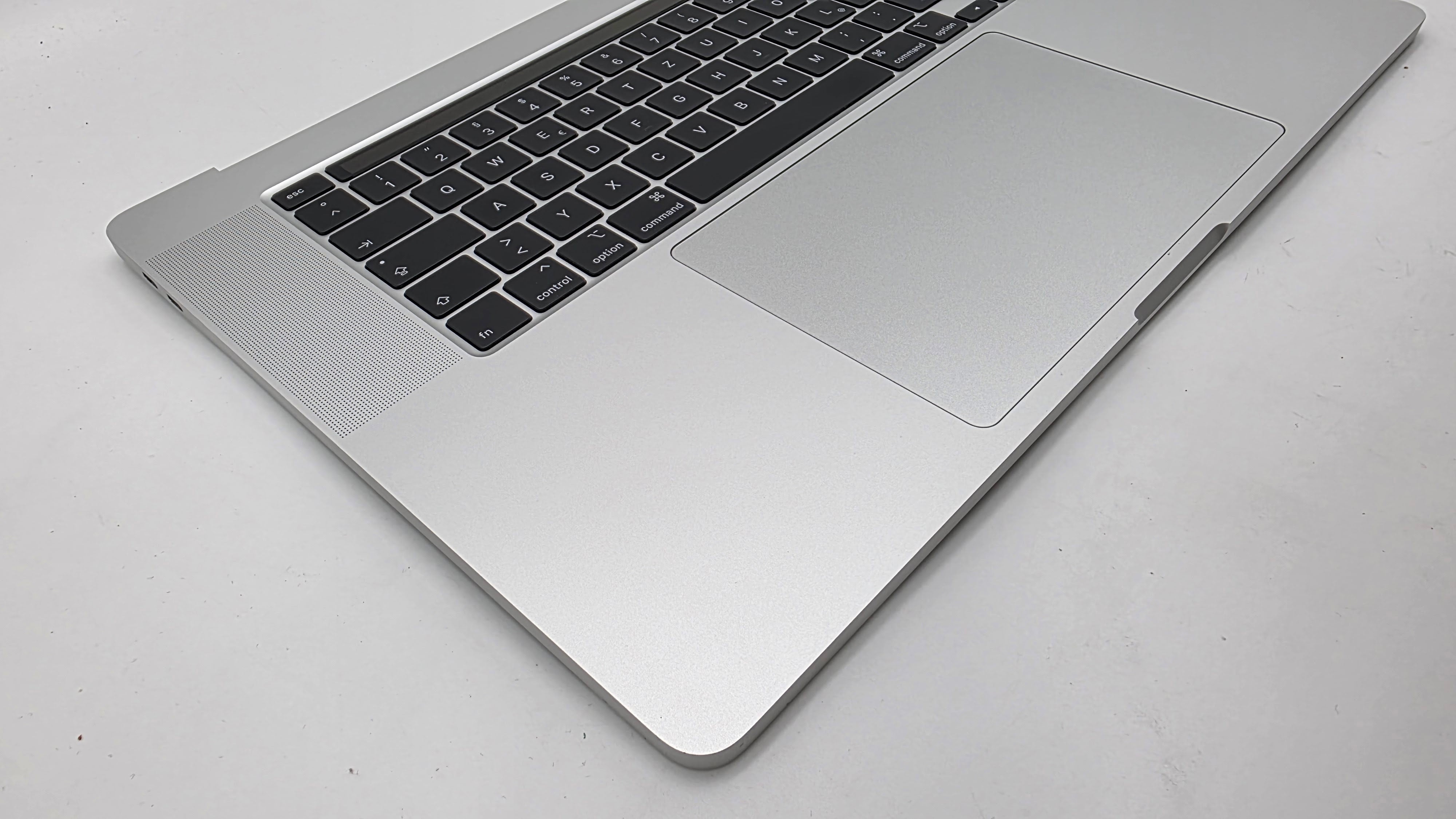 MacBook Pro 16" 2019 A2141 Silber Akku Topcase Tastatur QWERTZ #T918