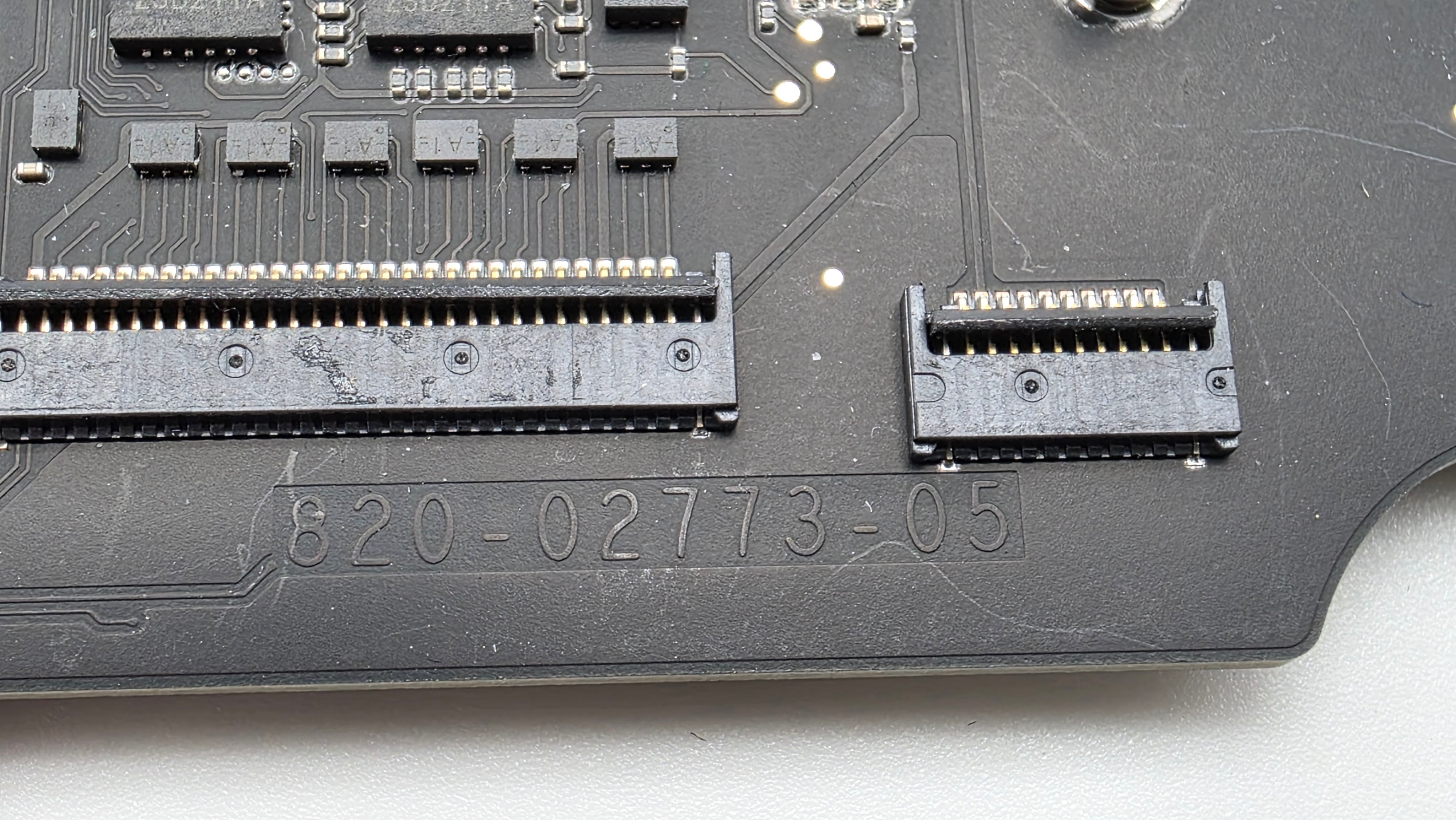 Macbook Pro A2338 13" 2022 M2 8GB 512GB Mainboard 820-02773-05 Logicboard teildefekt