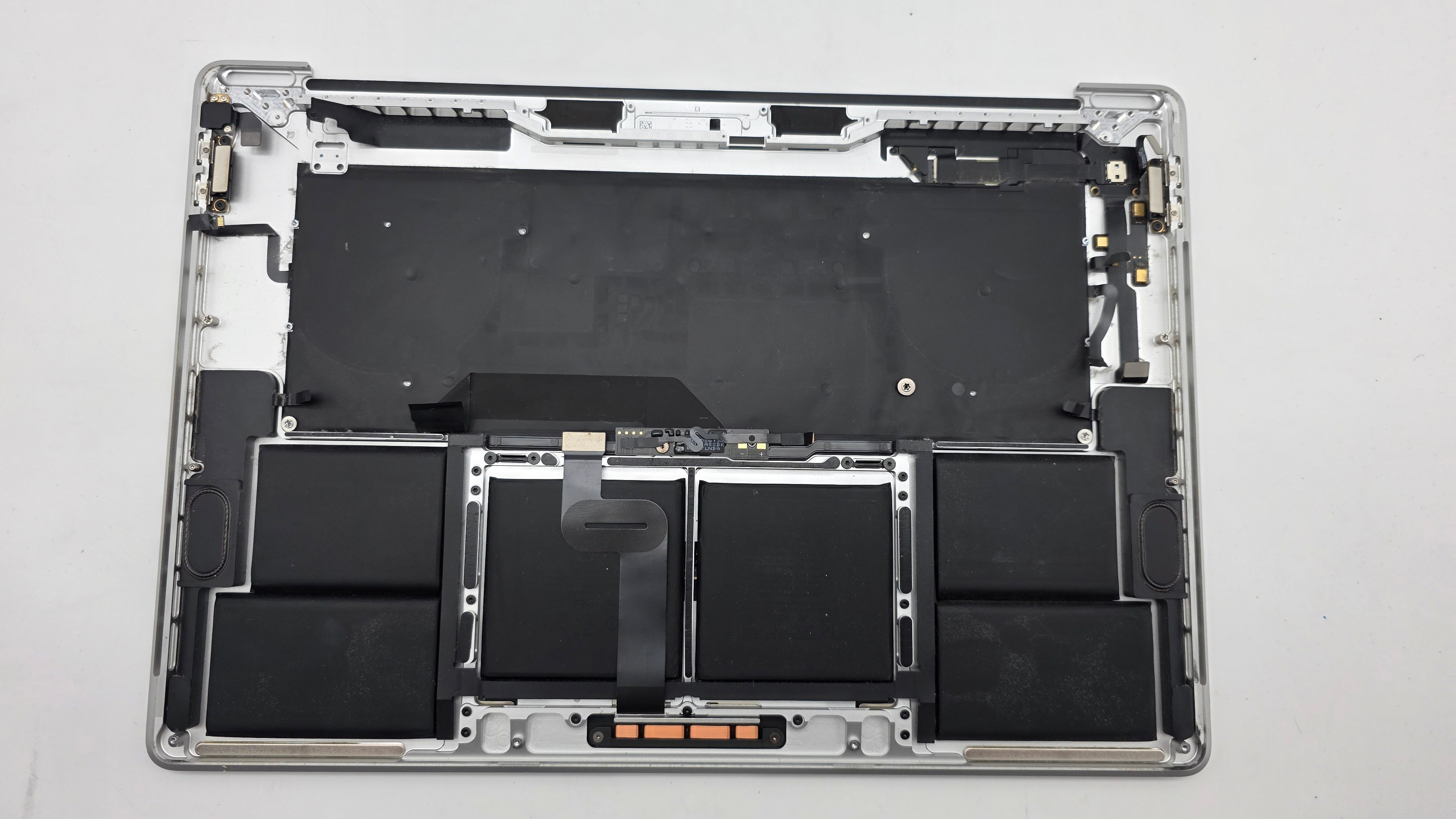 MacBook Pro 16" 2019 A2141 Silber Akku Topcase Tastatur QWERTZ #T918