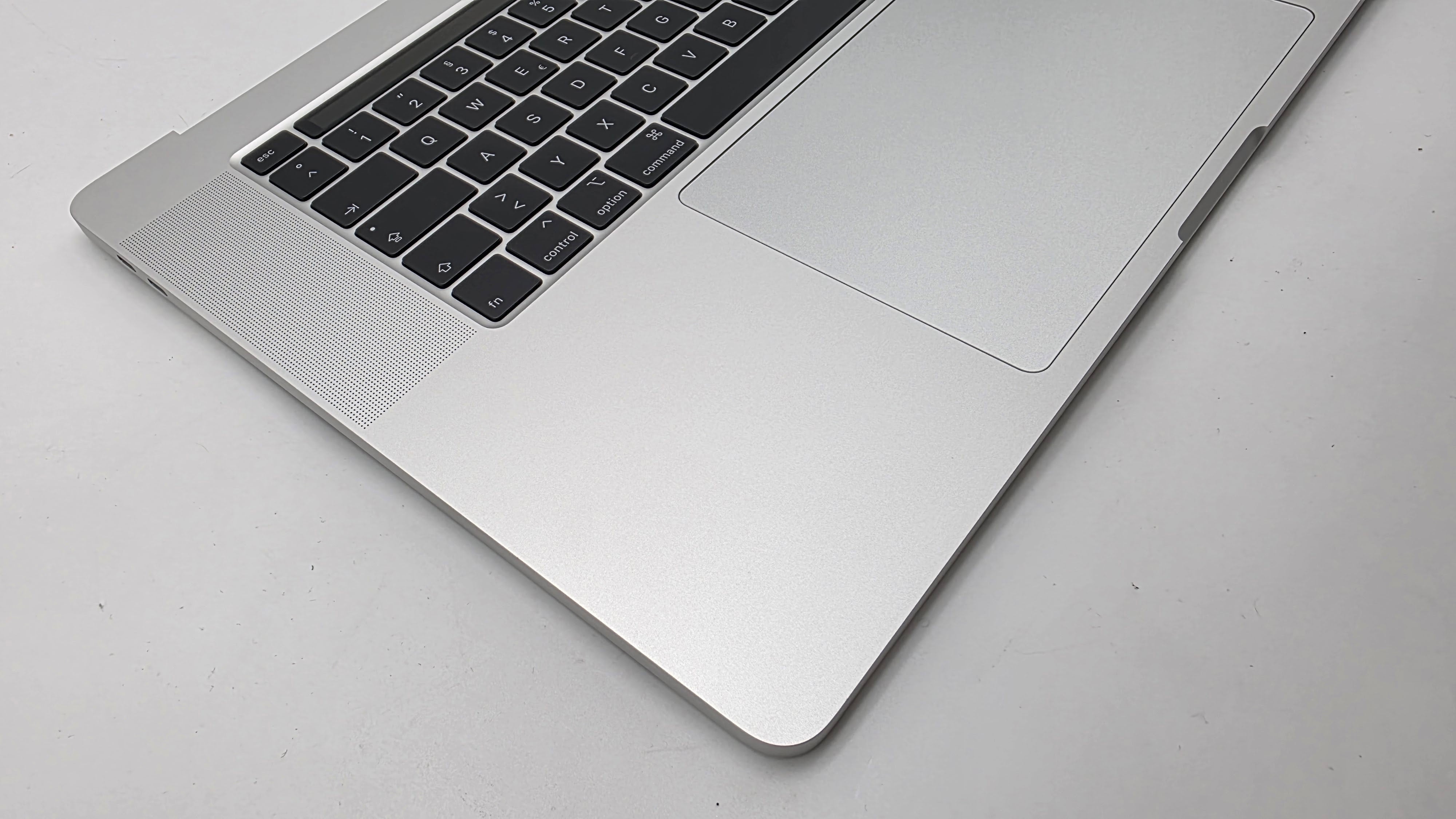MacBook Pro 16" 2019 A2141 Silber Akku Topcase Tastatur QWERTZ #T919