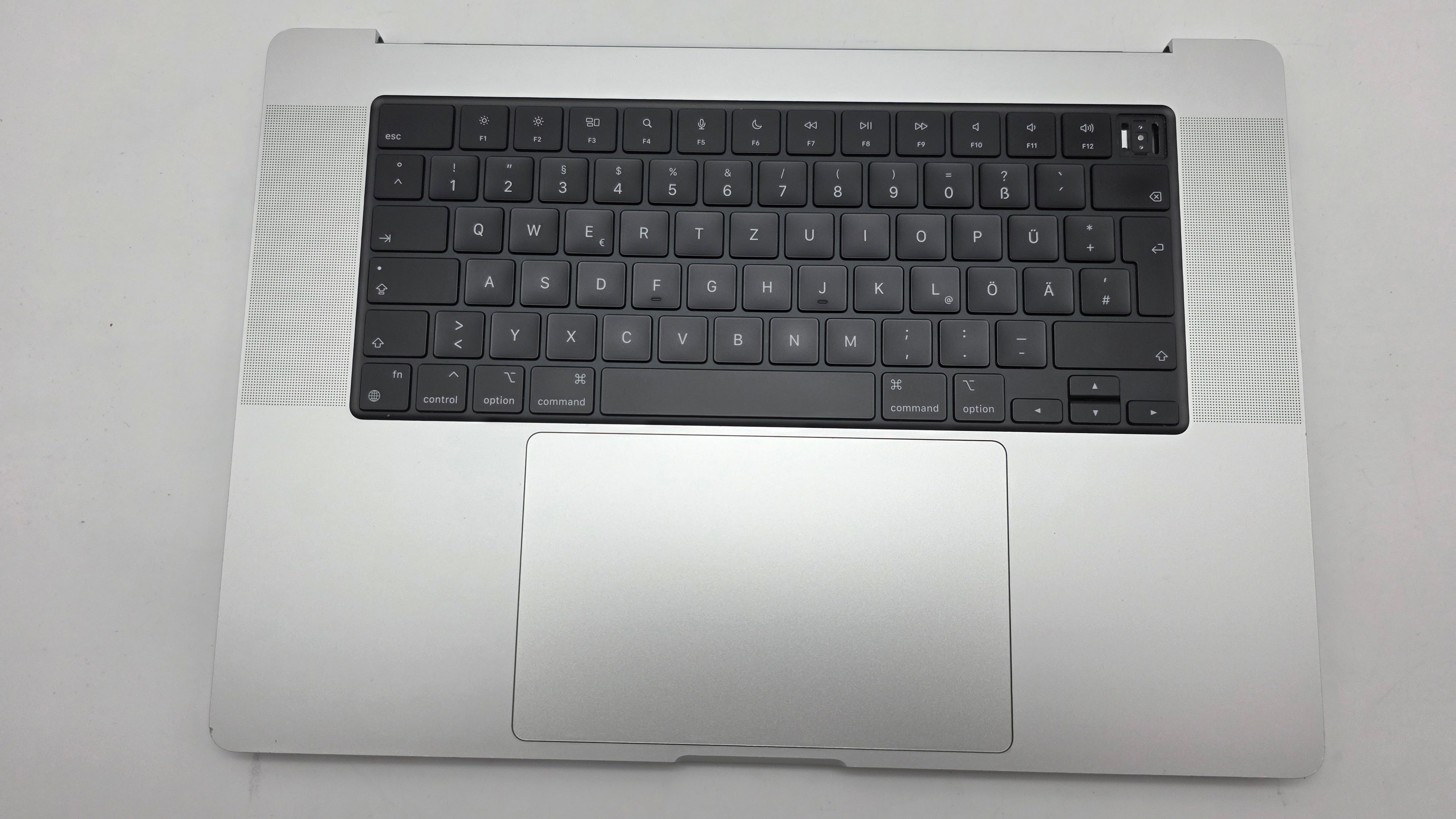 Macbook Pro 16" 2021 A2485 Topcase QWERTZ Tastatur Trackpad Silber #T920