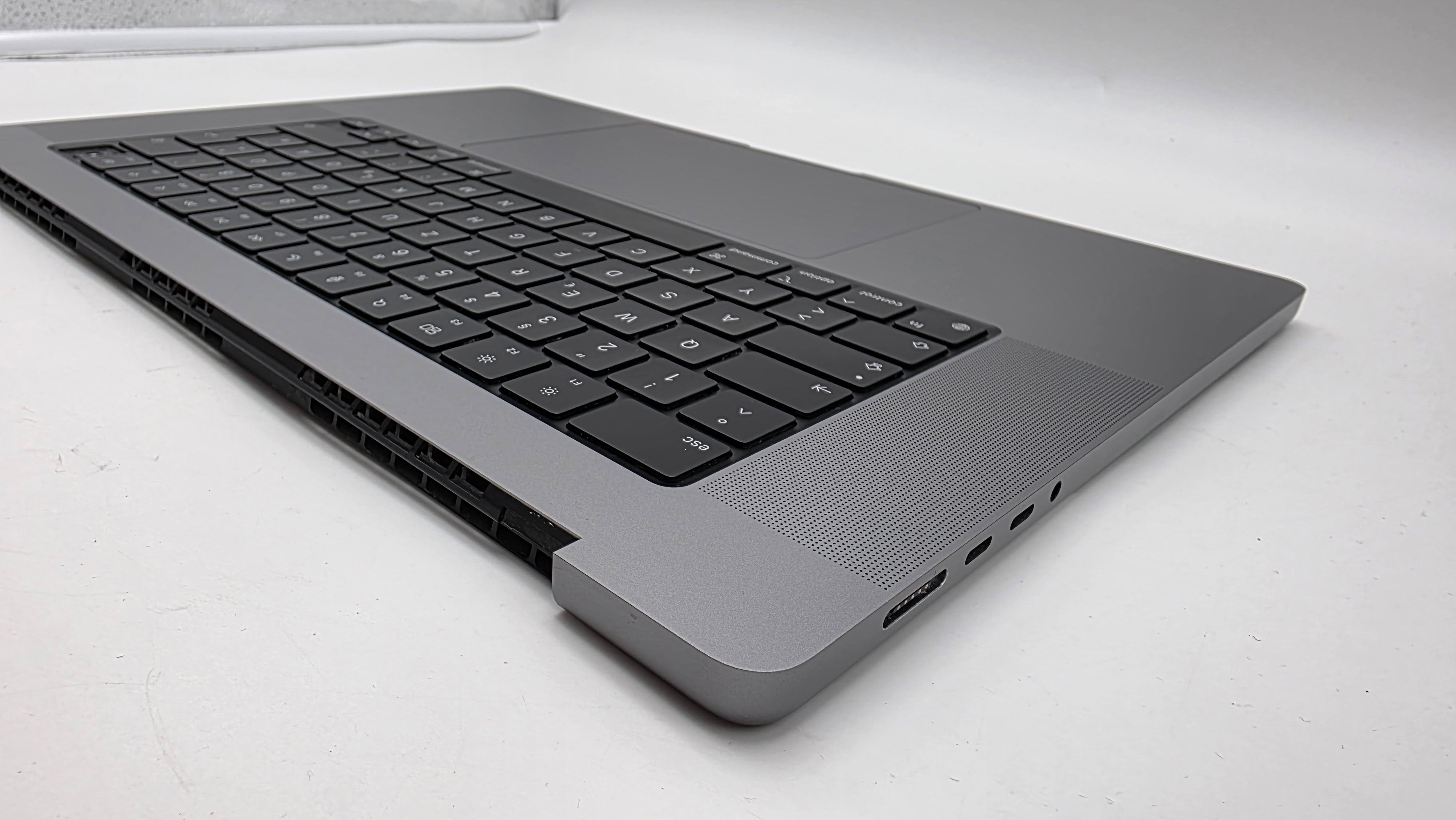 Macbook Pro 16" 2021 A2485 Topcase QWERTZ Tastatur Spacegrau #T957