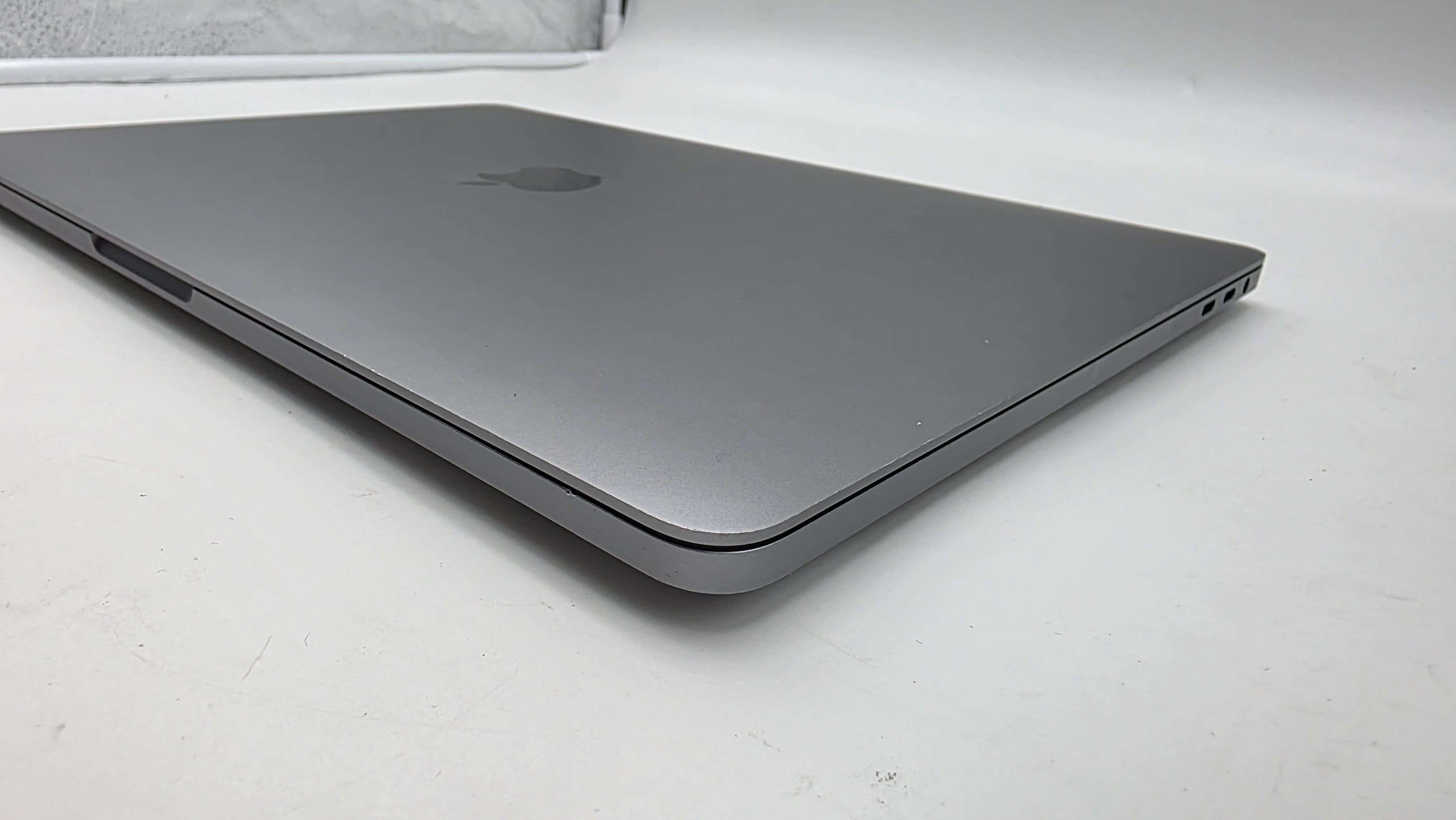 Macbook Pro 13" A2251 2020 2,3GHz i7 32GB 512GB Spacgerau #PS268 MwSt