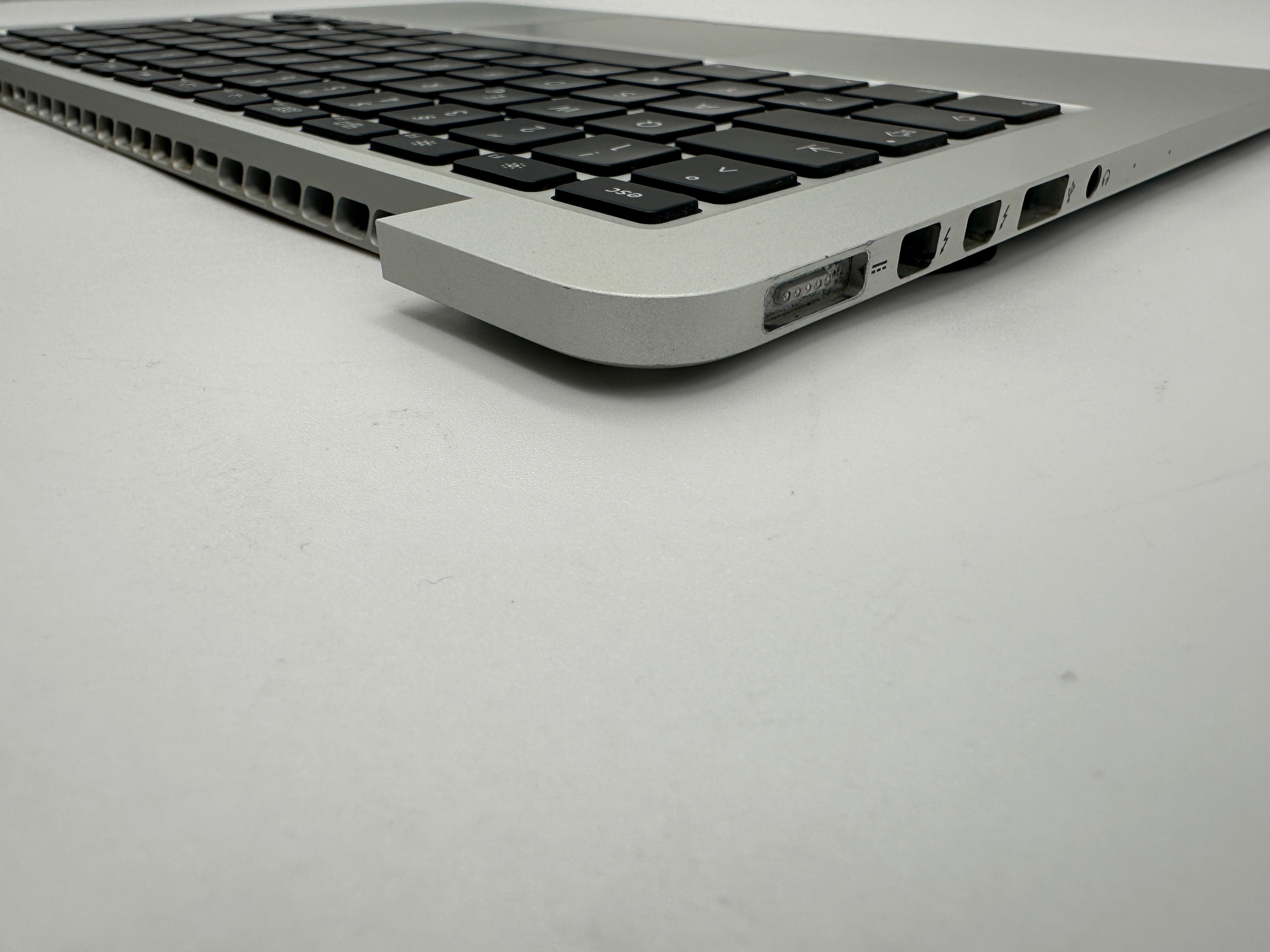 MacBook Pro 13 Zoll 2015 A1502 Topcase Trackpad Akku QWERTZ #T688