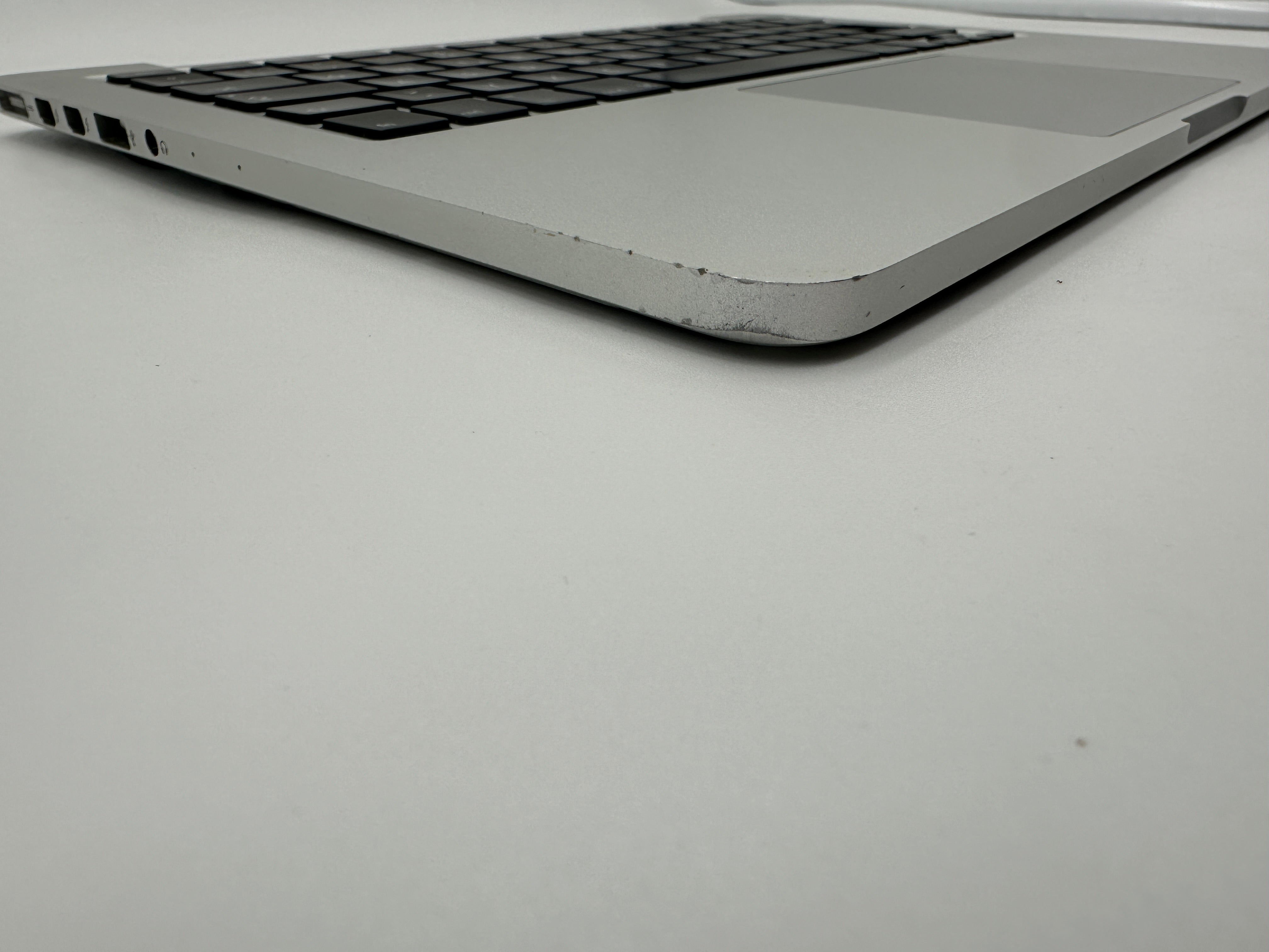 MacBook Pro 13 Zoll 2015 A1502 Topcase Trackpad Akku QWERTZ #T690