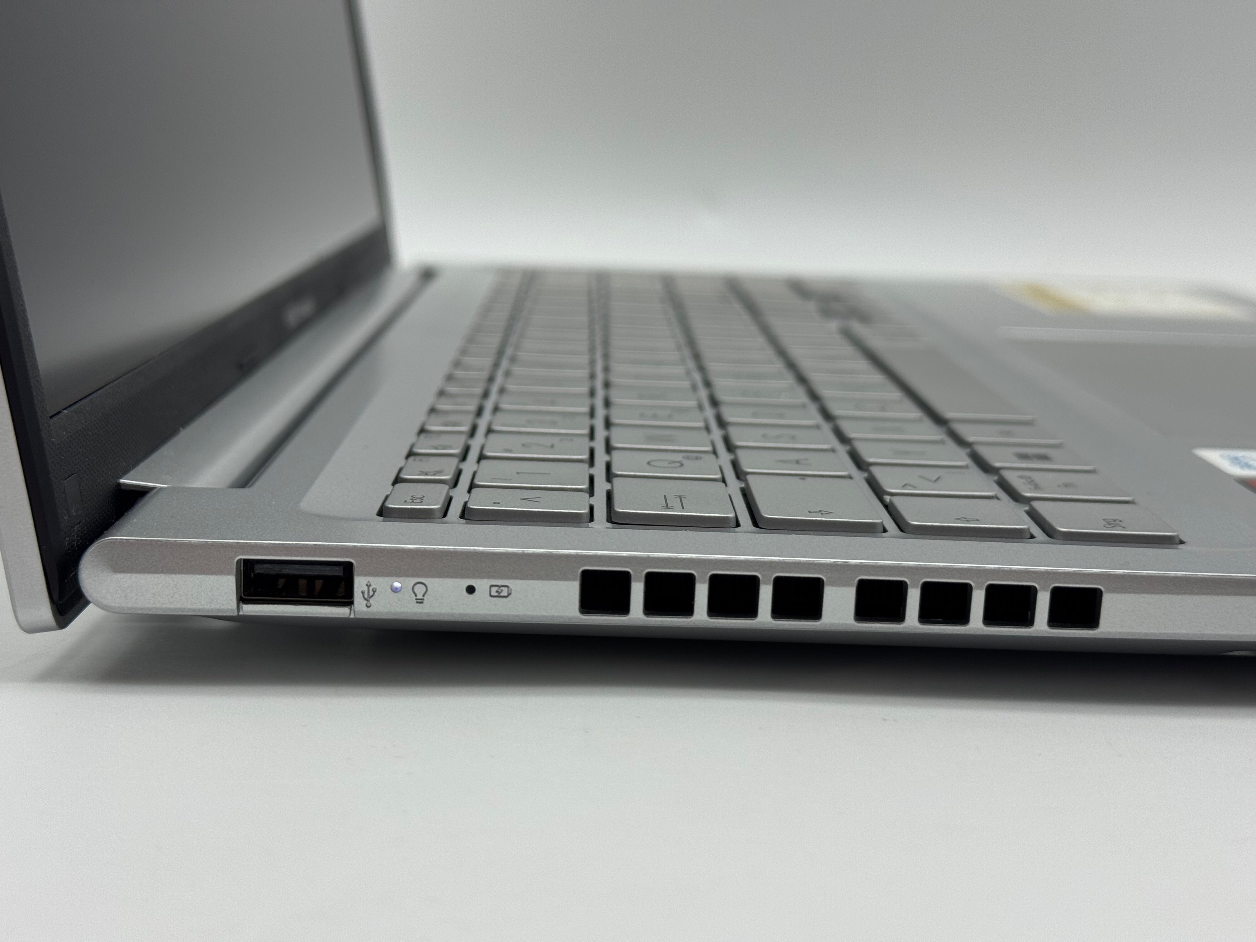 Asus Vivobook M16203QA AMD Ryzen 5 5600H 8GB 512GB Teildefekt MwSt.