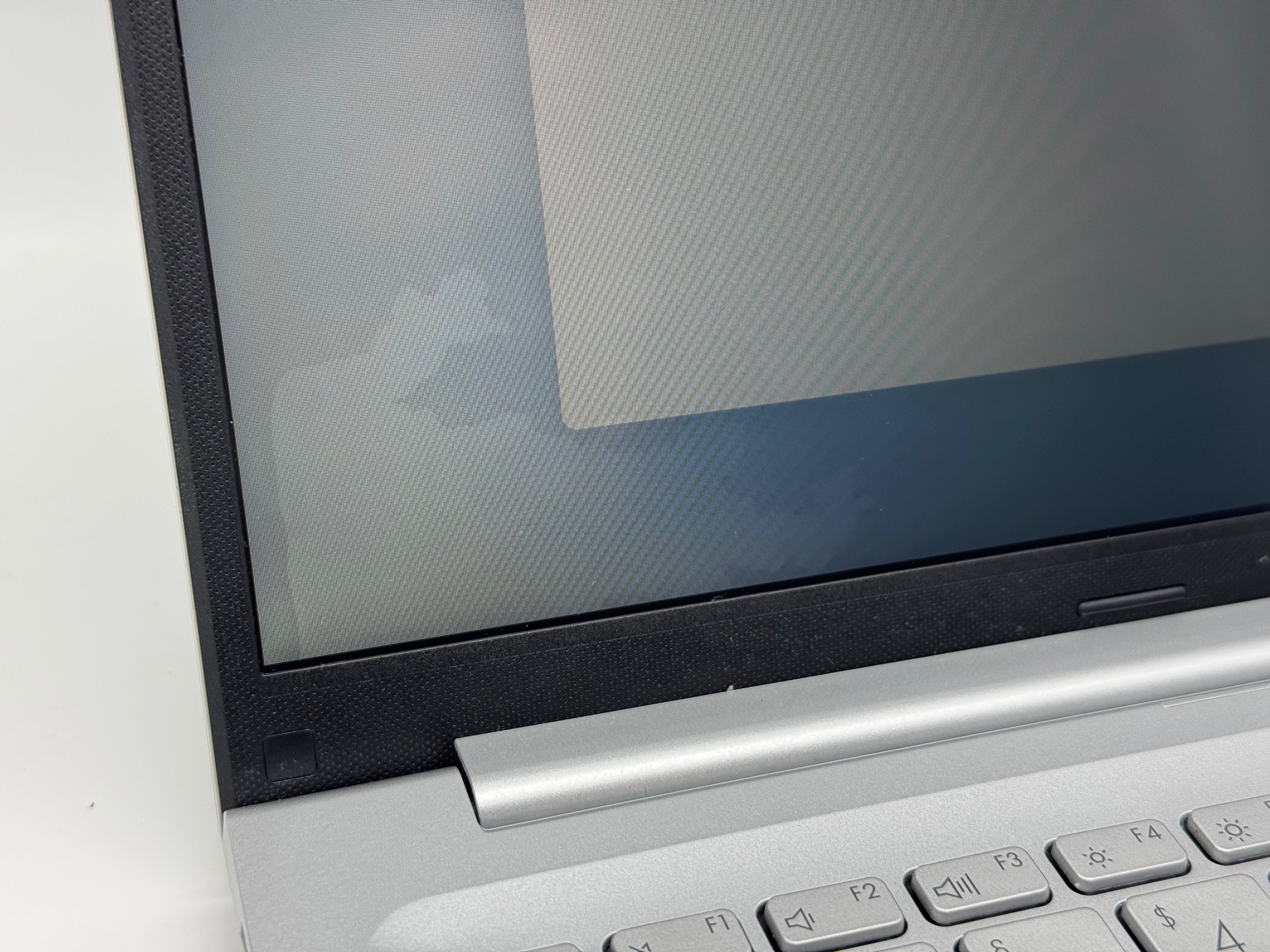 Asus Vivobook M16203QA AMD Ryzen 5 5600H 8GB 512GB Teildefekt MwSt.