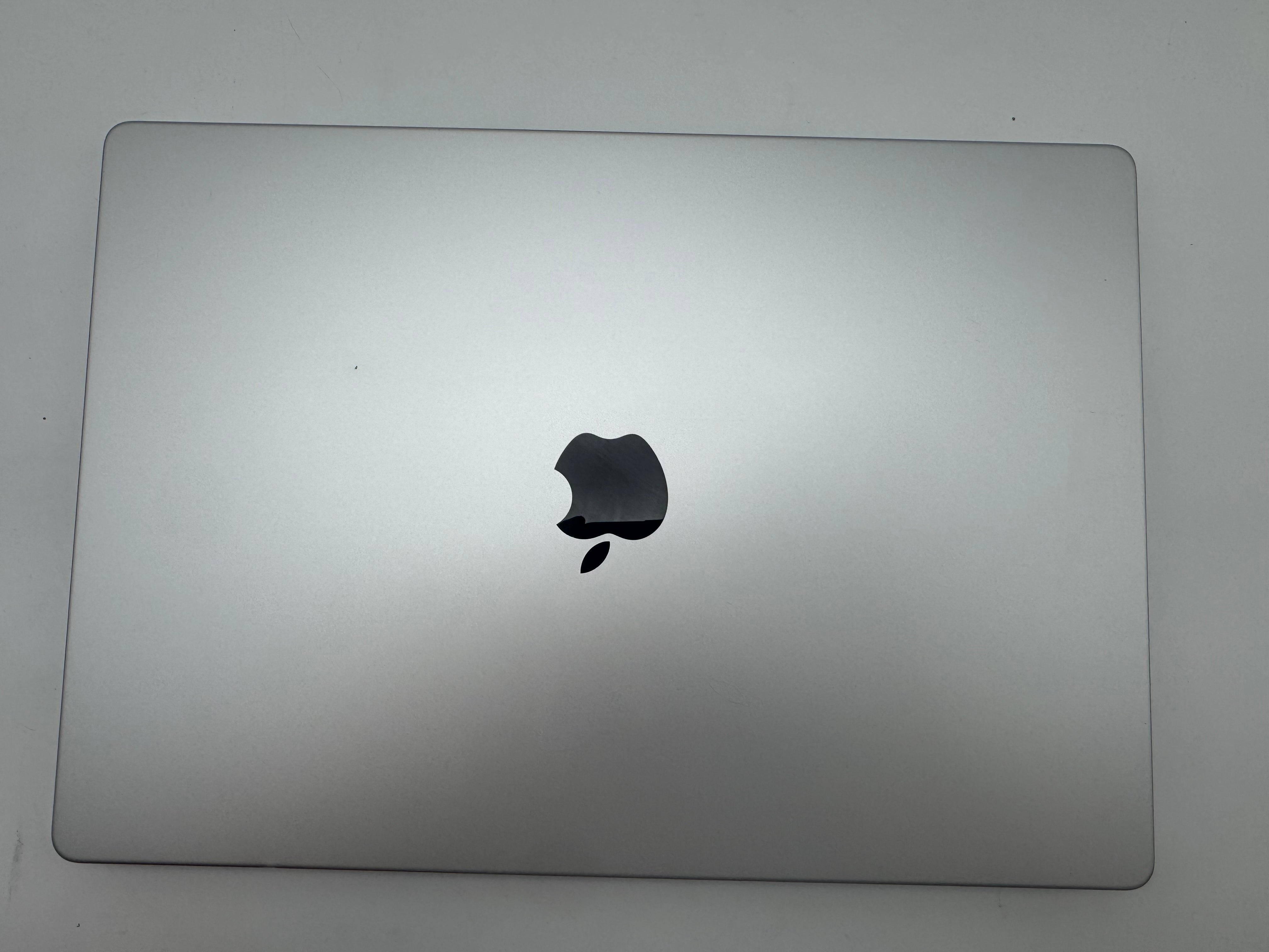 Macbook Pro 16" A2485 M1 Max 64GB 2TB 2021 32-C GPU Silber MwSt.