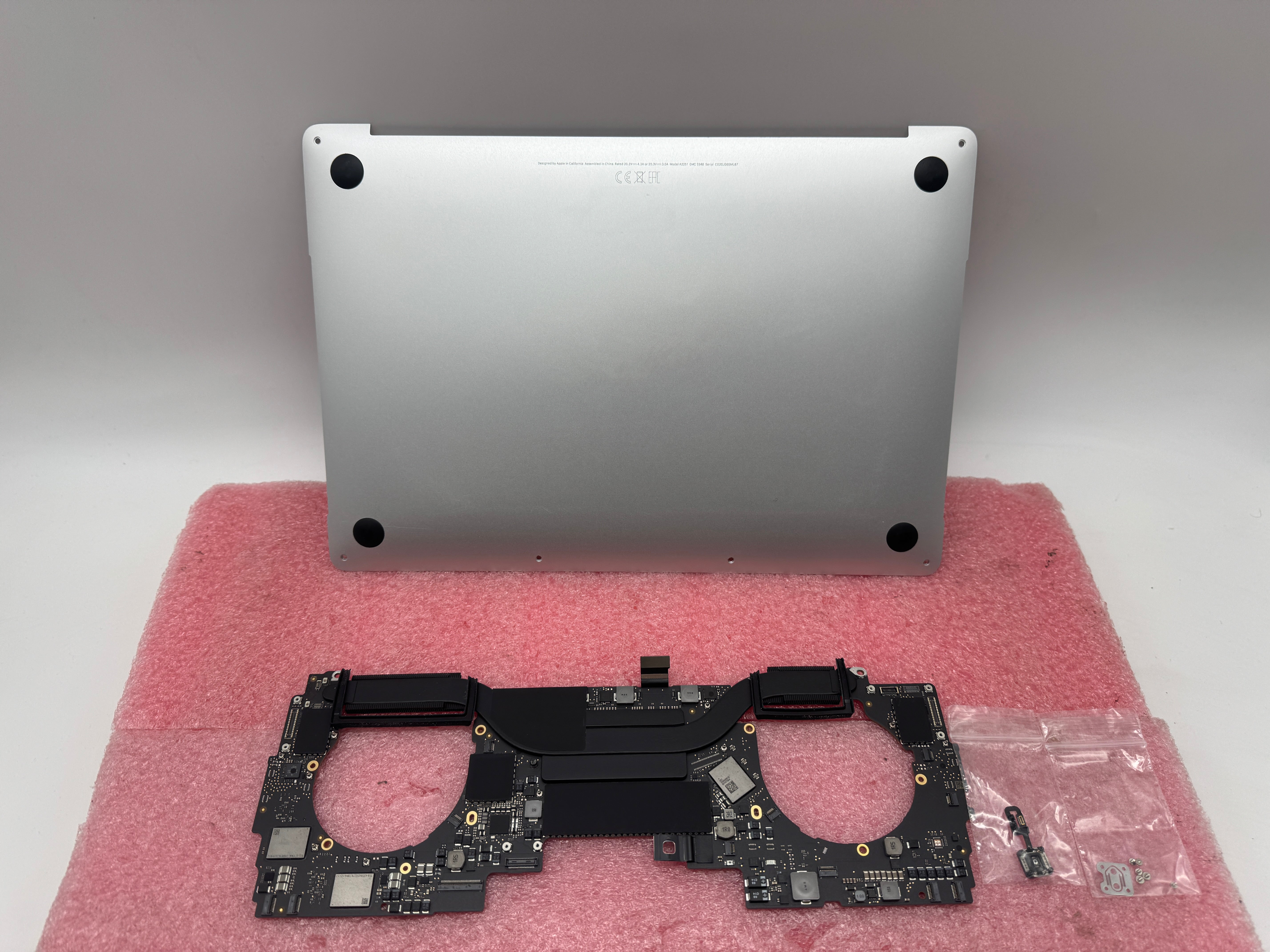 MacBook Pro A2251 13" 2020 2,3 GHz i7 32GB 512GB SSD Platine Mainboard #M166