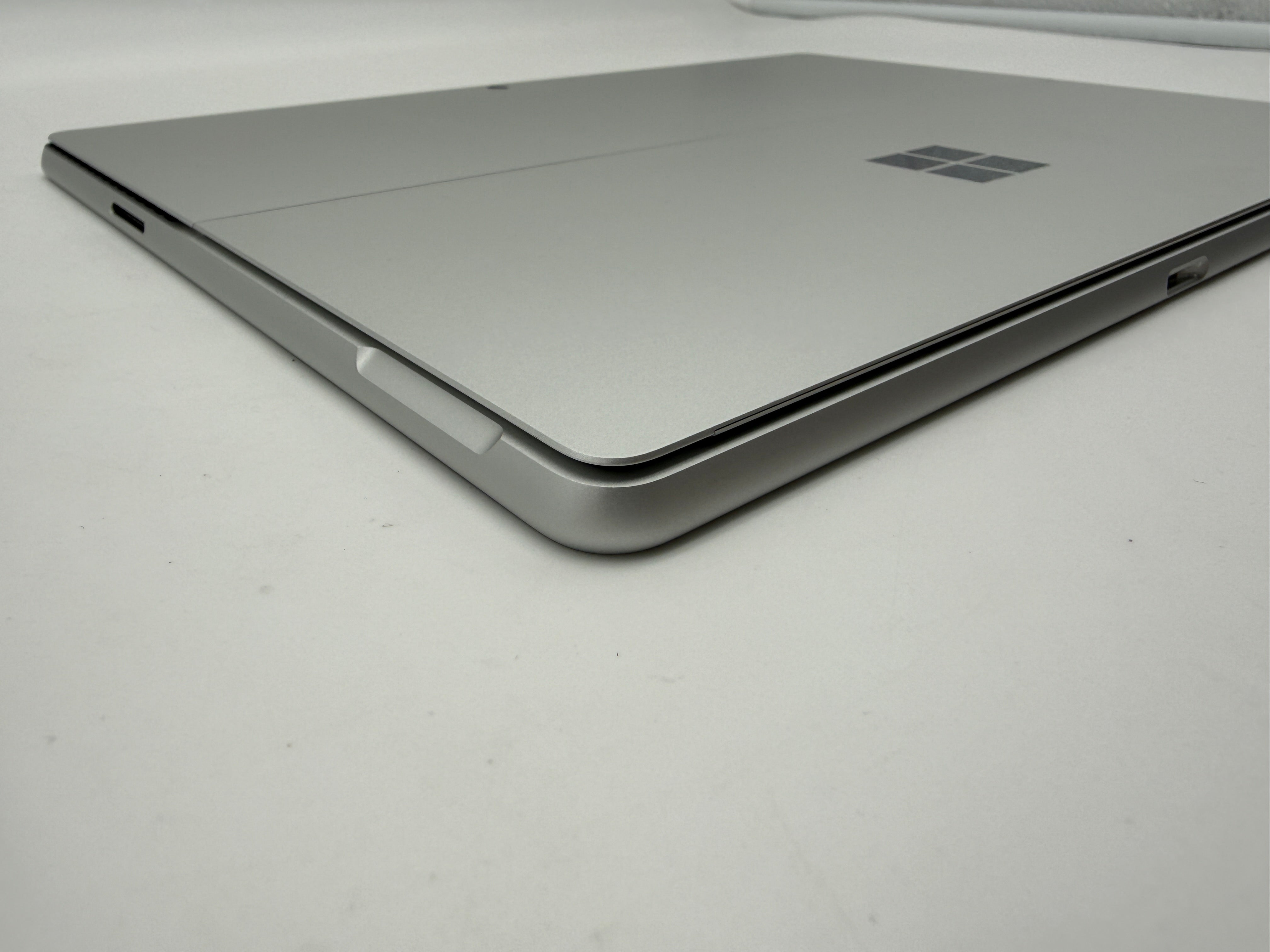 Microsoft Surface Pro 9 Tablet 13 Zoll i7-1255U 2,6GHz 16GB 1TB MwSt.