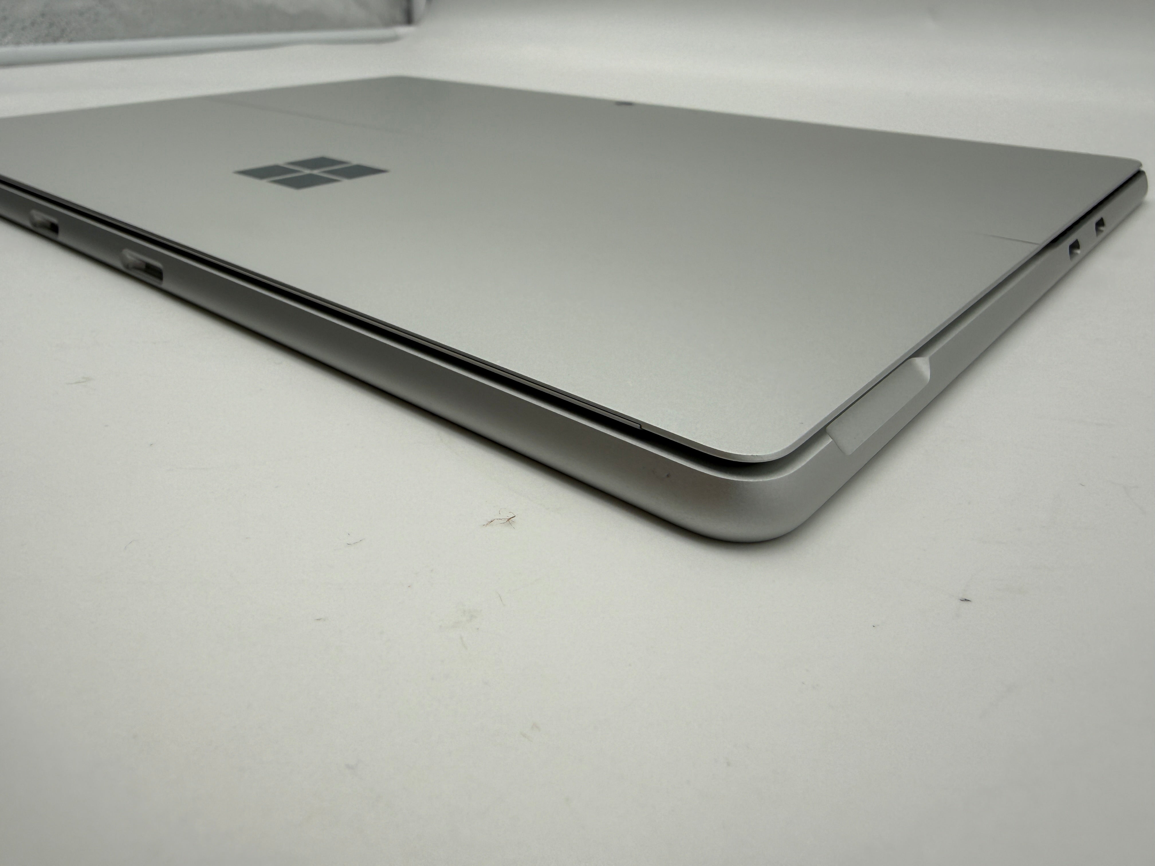 Microsoft Surface Pro 9 Tablet 13 Zoll i7-1255U 2,6GHz 16GB 1TB MwSt.