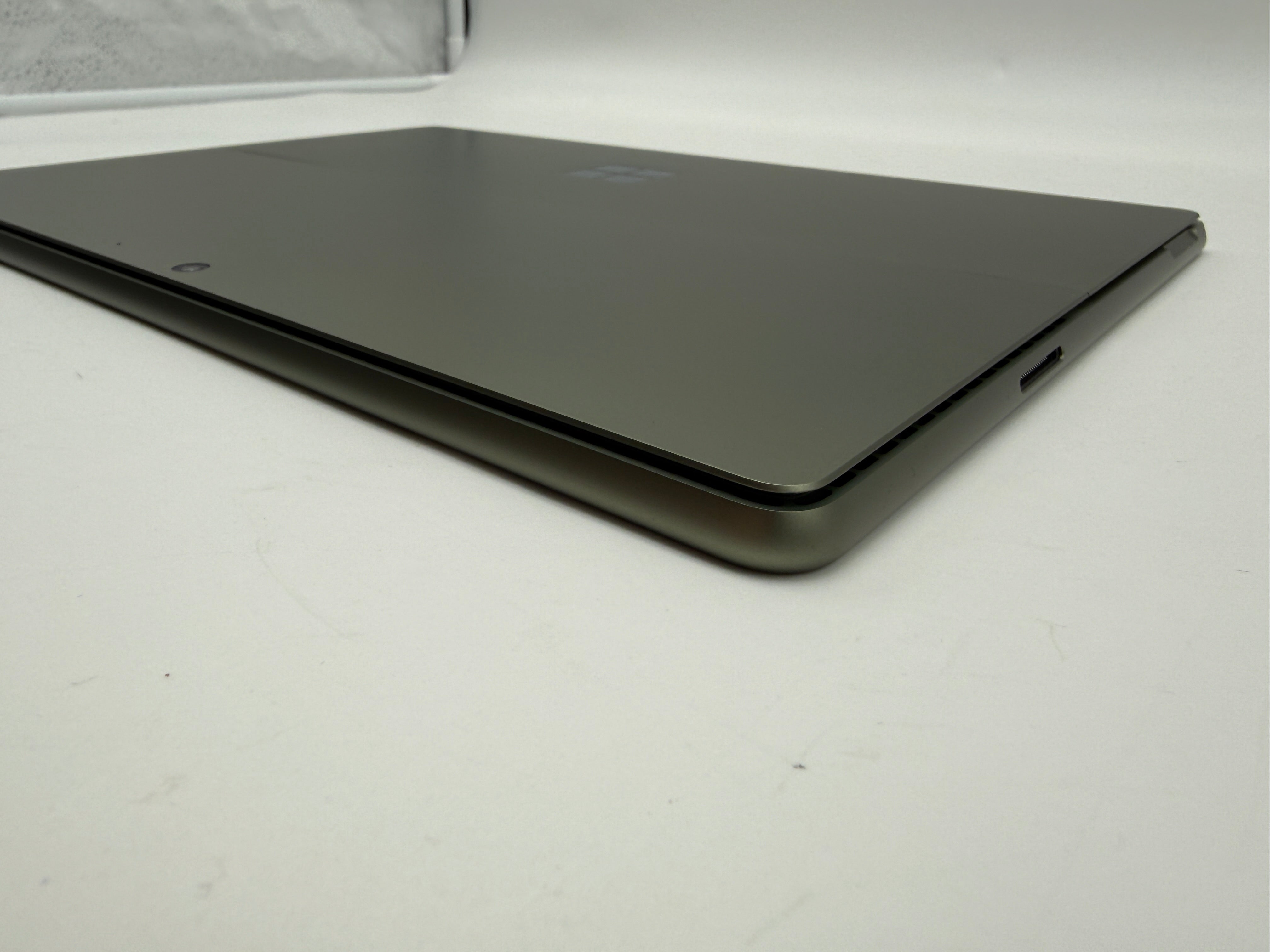 Microsoft Surface Pro 9 Tablet 13 Zoll i5-1235U  2,5GHz 8GB 256GB MwSt. Grün