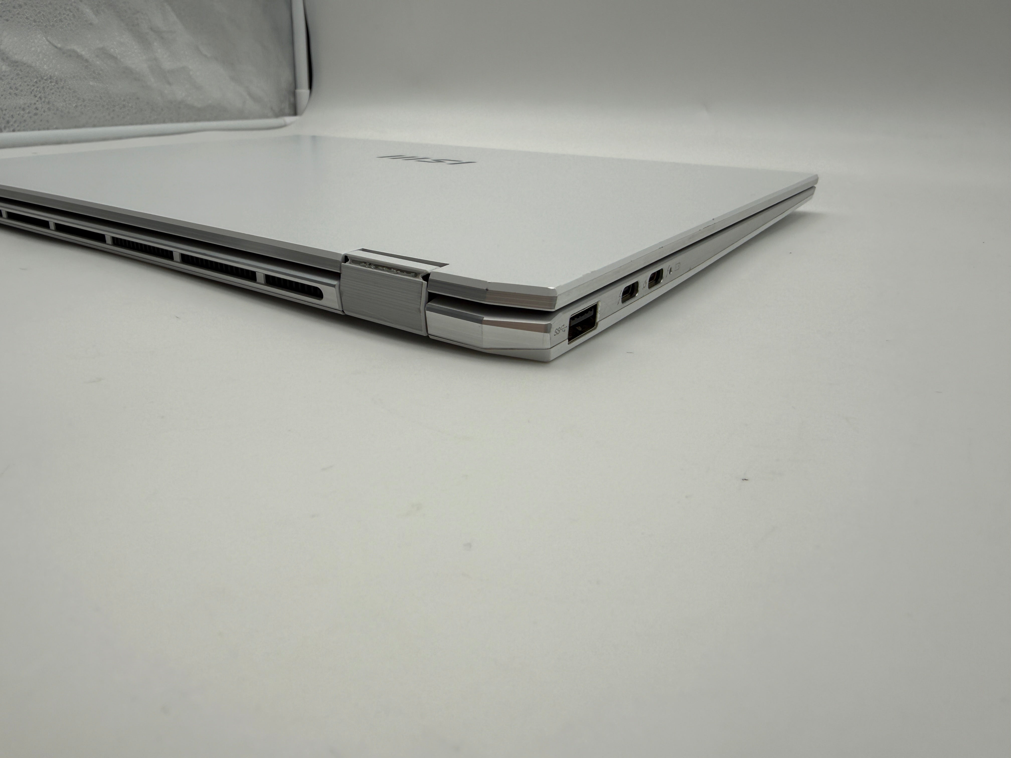 MSI Summit E13 A11MT I7-1195G7 32GB 1TB Weiß QWERTY US MwSt.