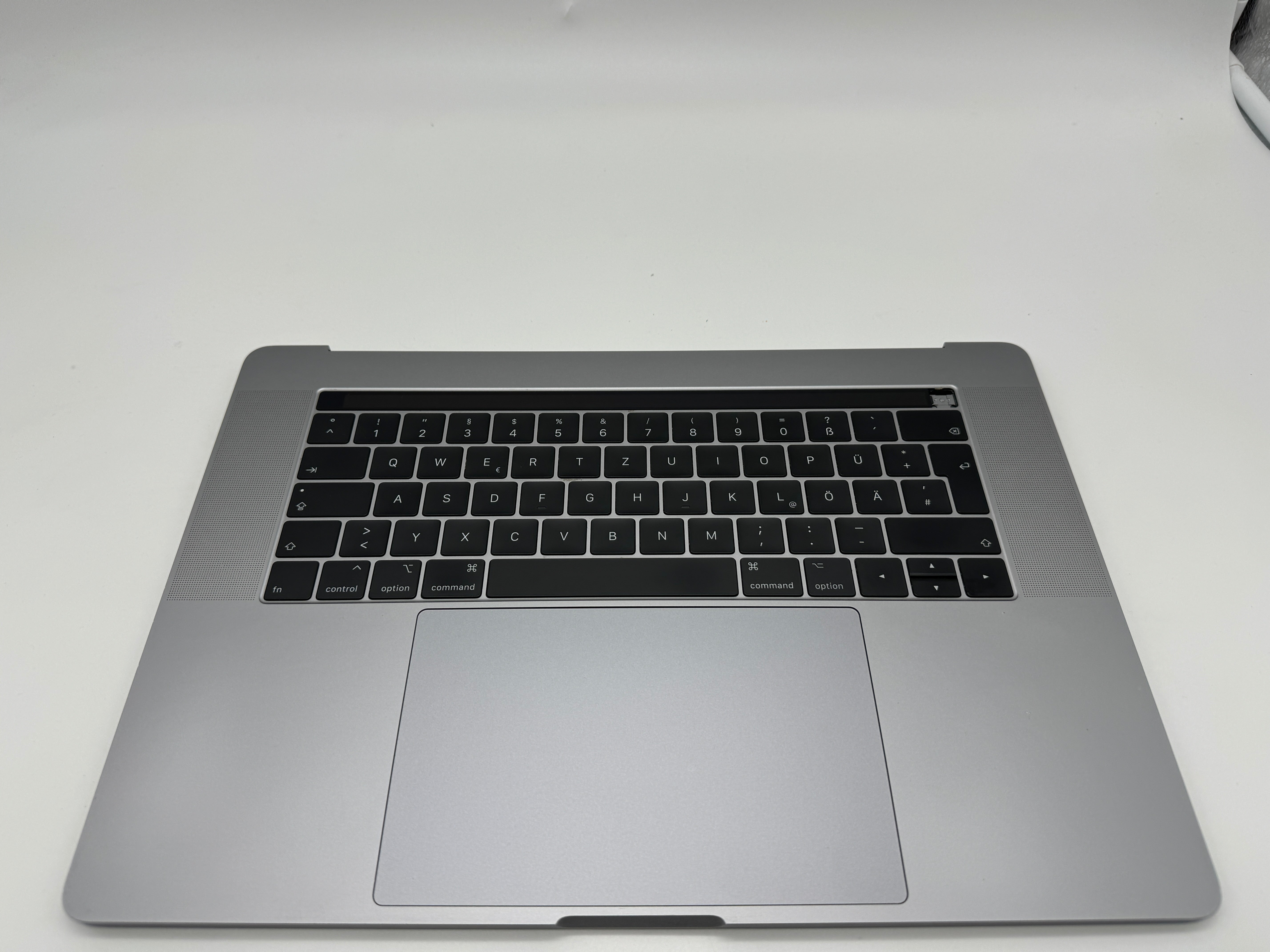 Macbook Pro 15" 2018 2019 A1990 QWERTZ Topcase Trackpad Tastatur Grau #T487