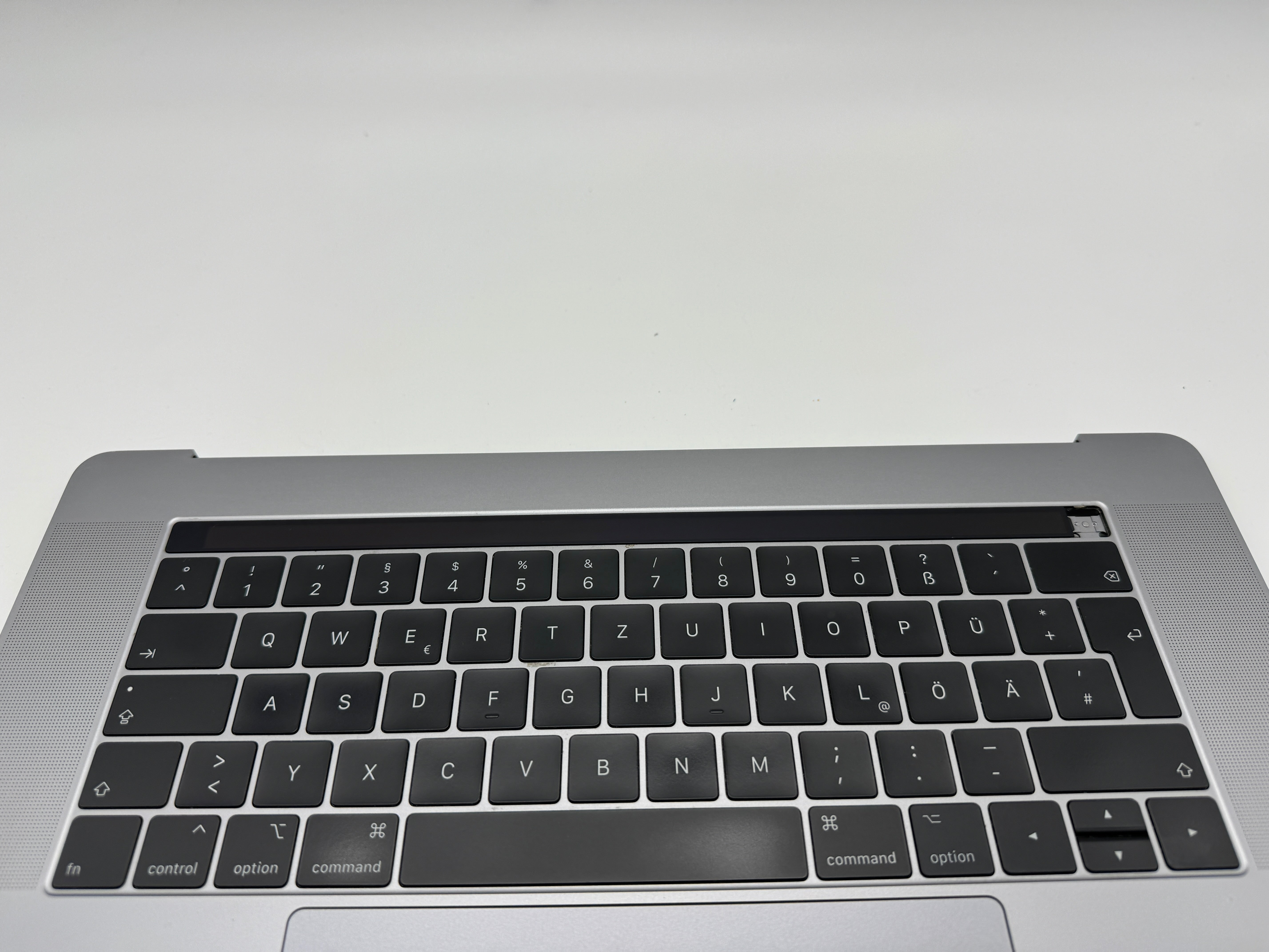 Macbook Pro 15" 2018 2019 A1990 QWERTZ Topcase Trackpad Tastatur Grau #T487