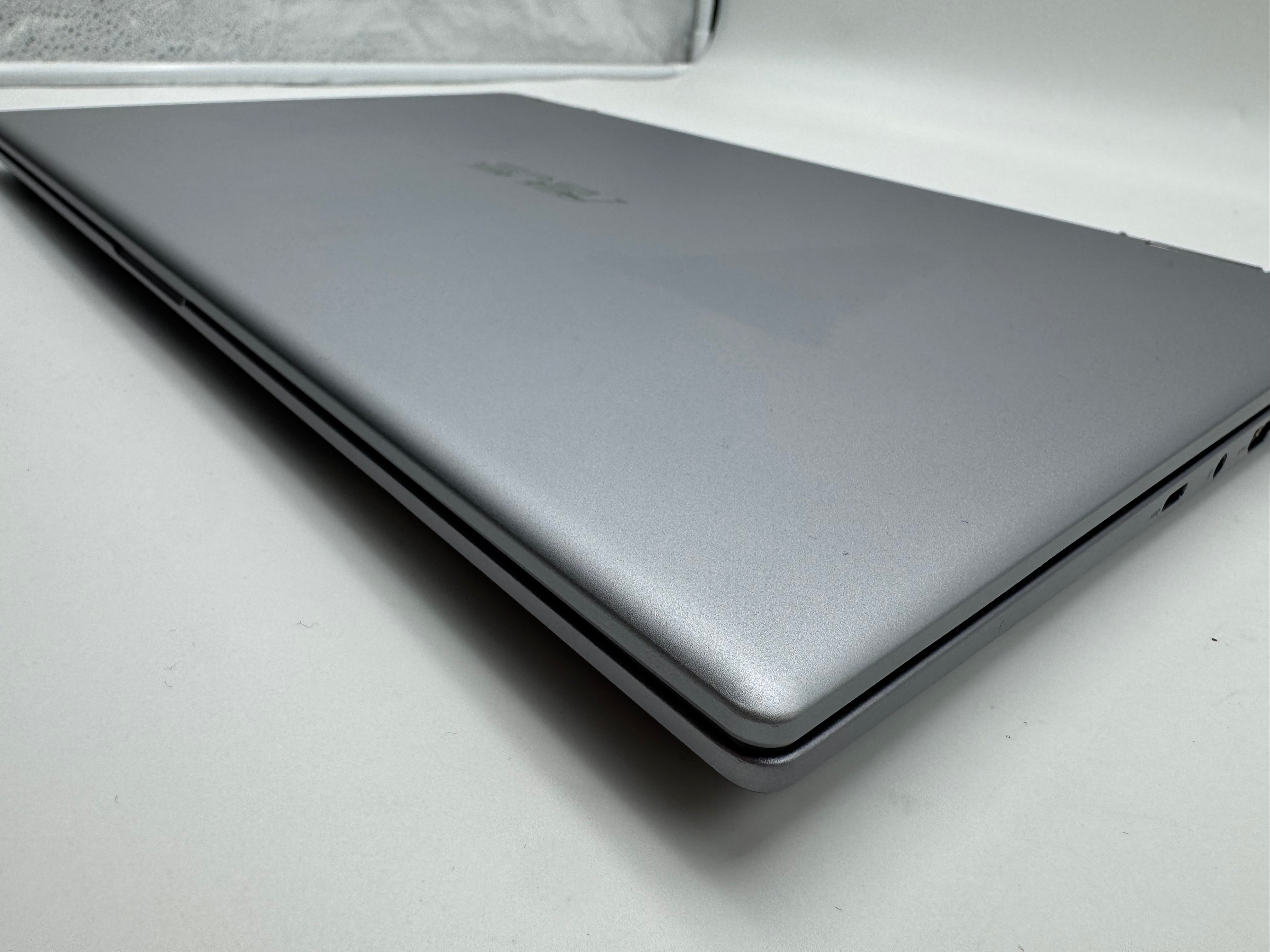 Asus Zenbook Flip 15" Ryzen 5 4500U 2,38GHZ 8GB 512GB