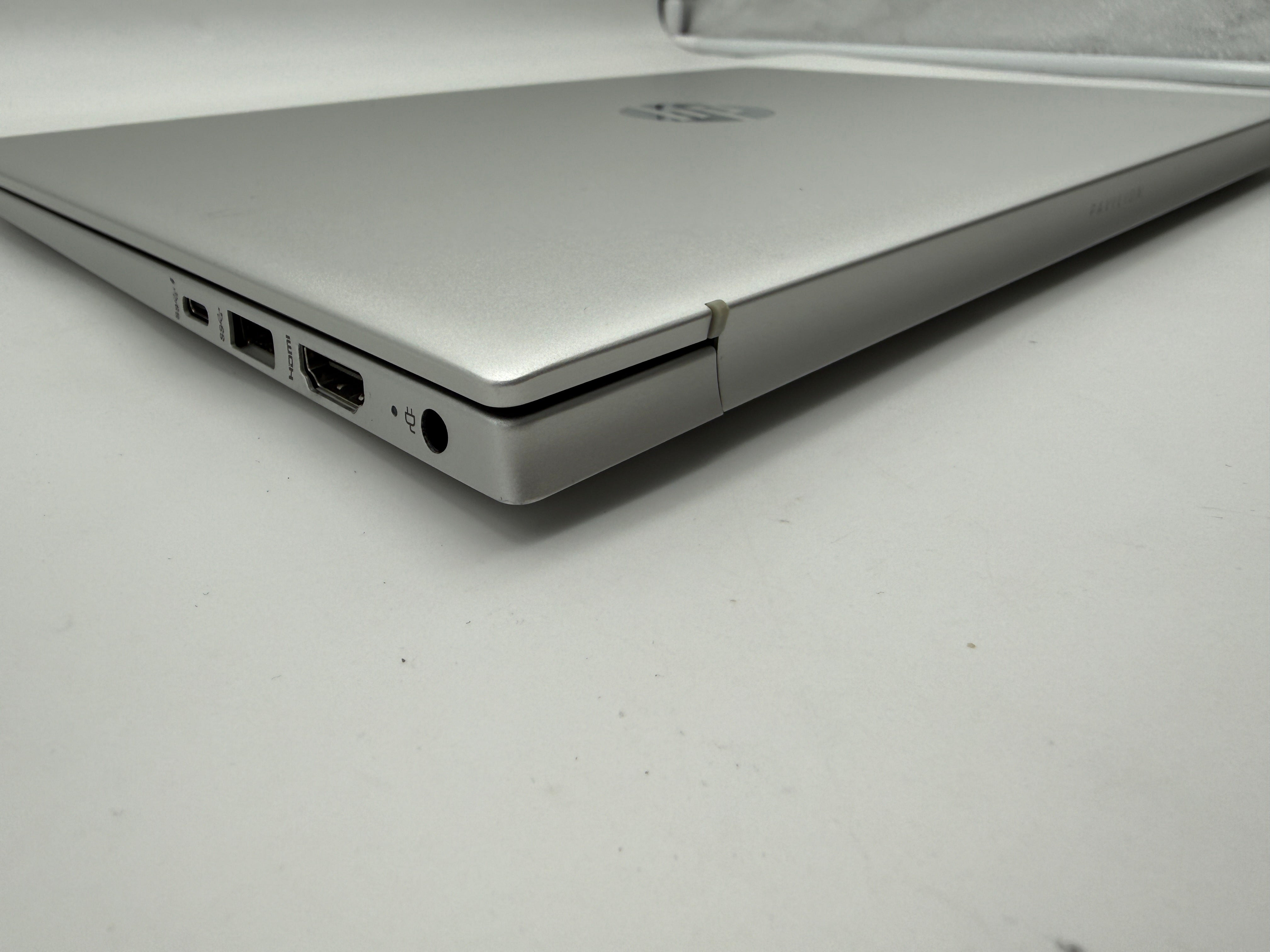 HP Pavilion 14-ec0076ng Ryzen 7 5700U 16GB 512GB 100% Akku MwSt.