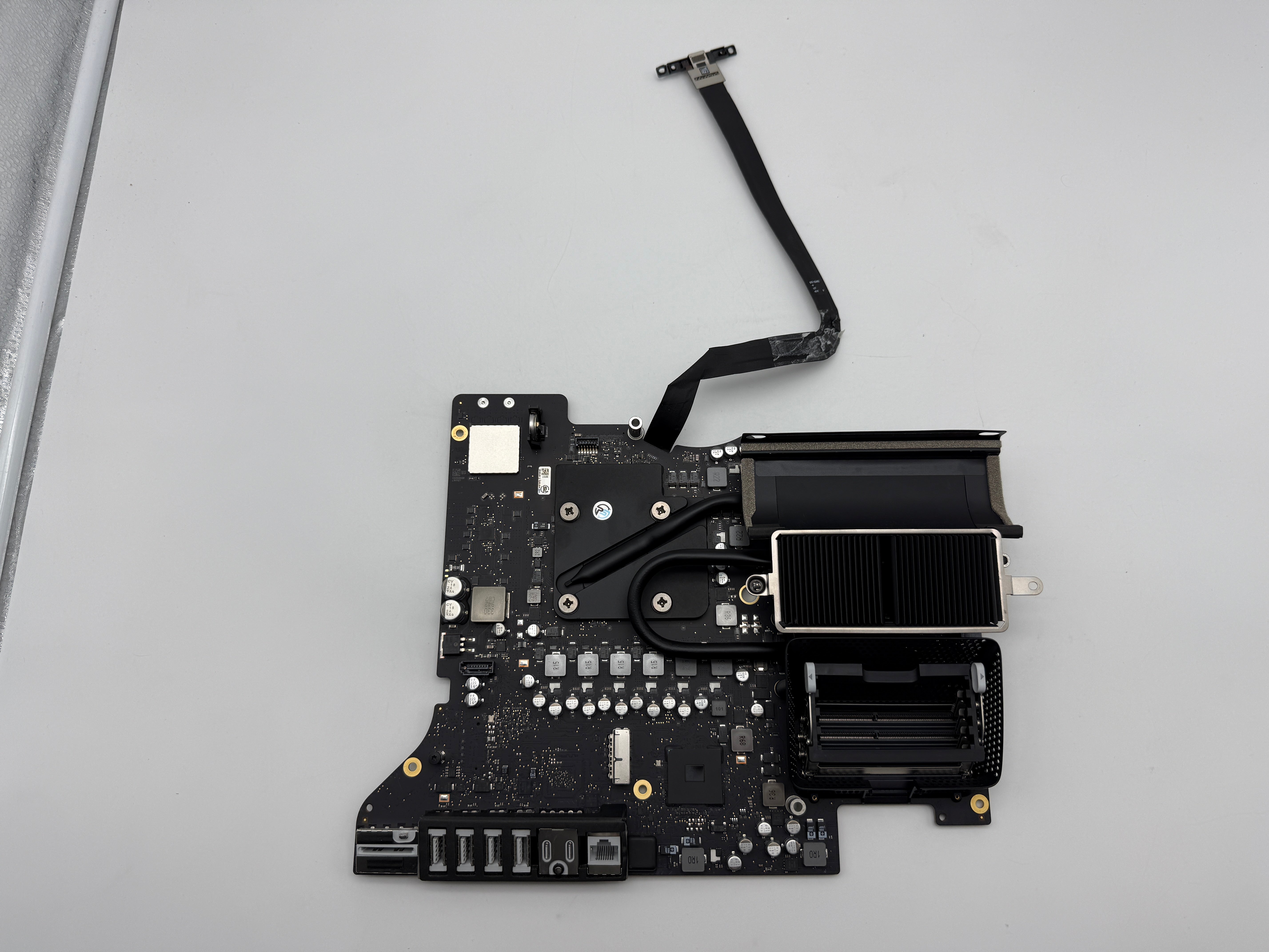 iMac A2115 5K 2019 27“  i5 3,7 GHz Mainboard Logicboard 820-01236-A #M196