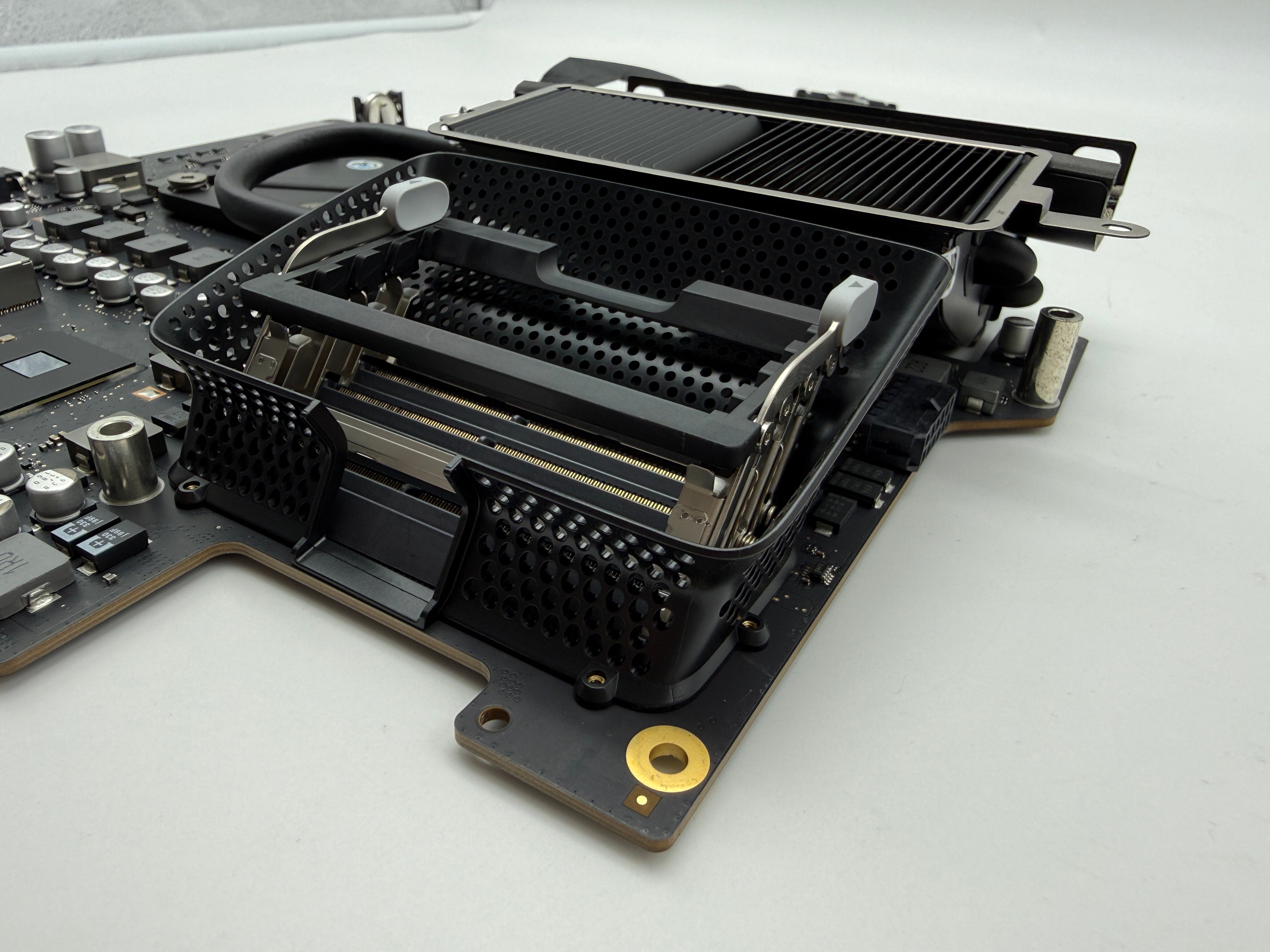 iMac A2115 5K 2019 27“  i5 3,7 GHz Mainboard Logicboard 820-01236-A #M196