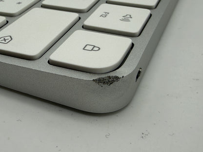 Apple Magic Keyboard A2450 Lightning Battery Weiß silber