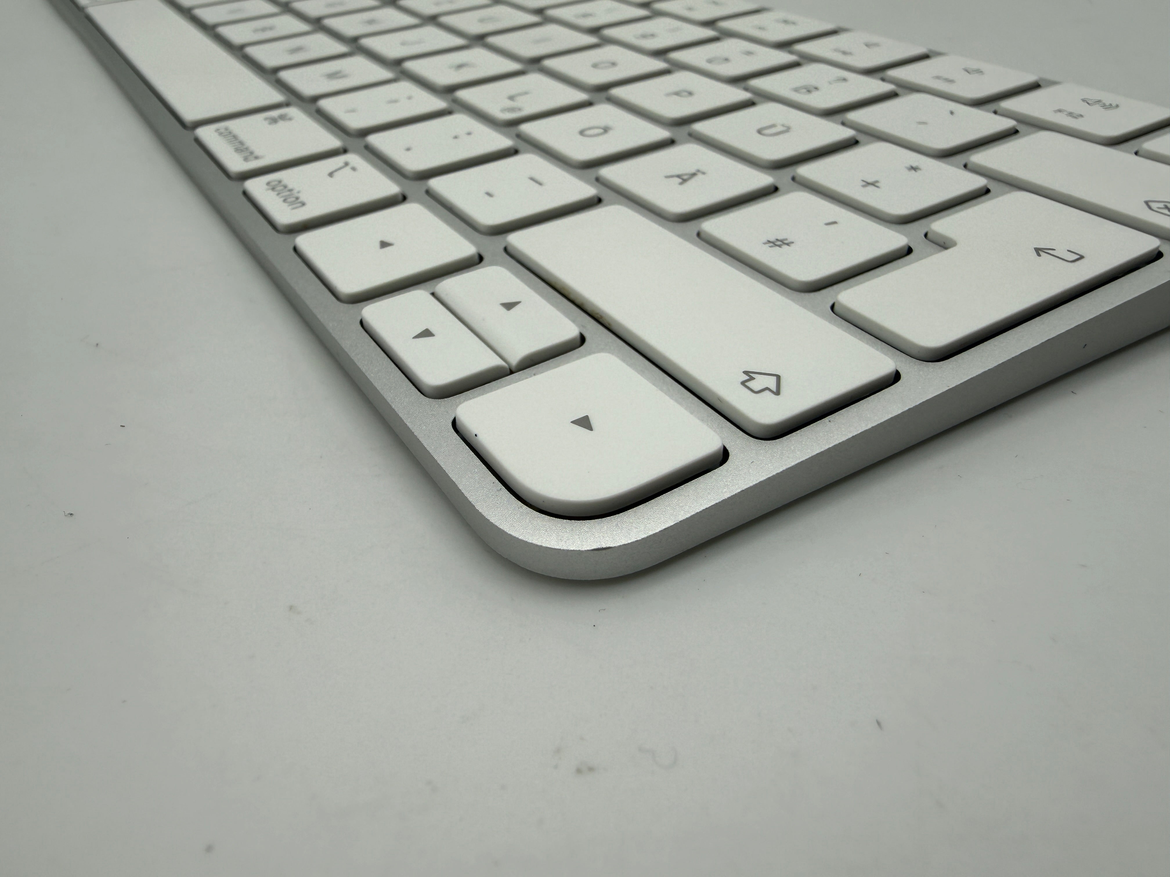 Apple Magic Keyboard A2450 Lightning Battery Weiß silber