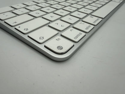 Apple Magic Keyboard A2450 Lightning Battery Weiß silber