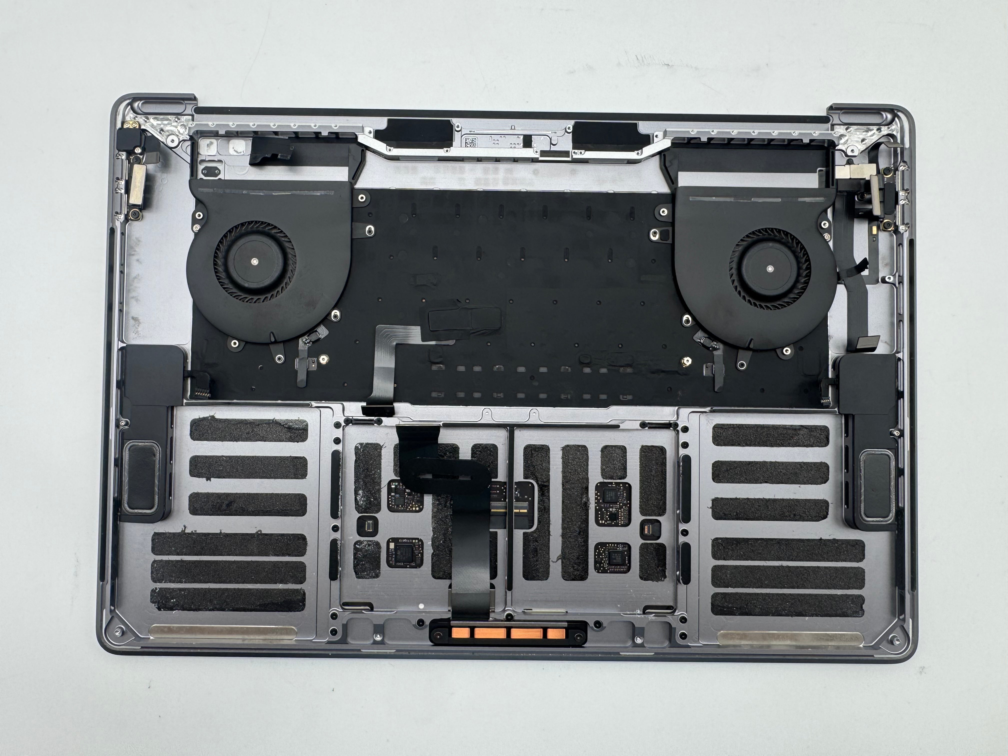 Macbook Pro 15" 2018 2019 A1990 QWERTZ Topcase Trackpad Tastatur Grau #T975