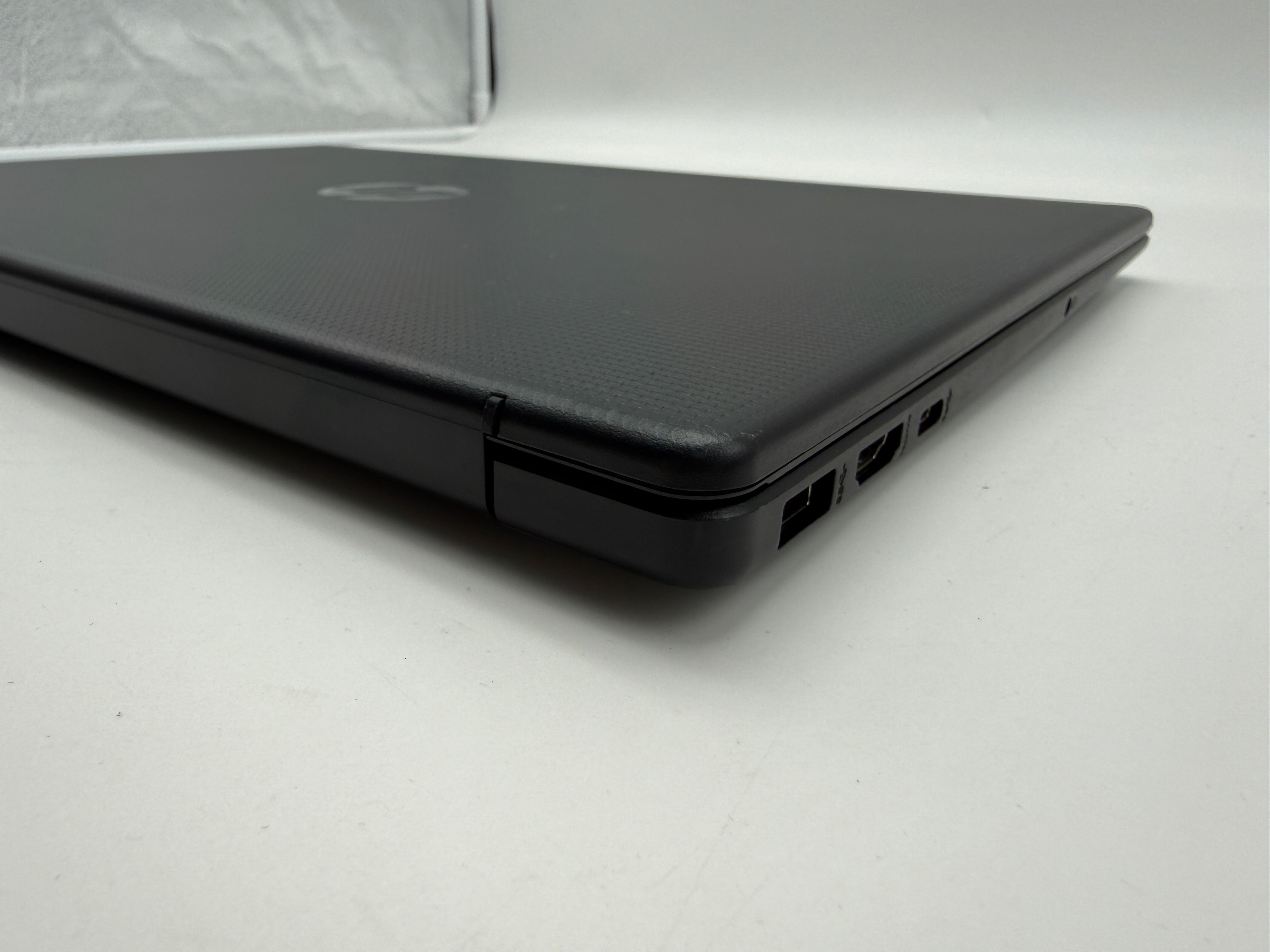 HP 15-fc0035ng Laptop AMD Ryzen 3 7320U 8GB 256GB SSD 100% Akku MwSt.