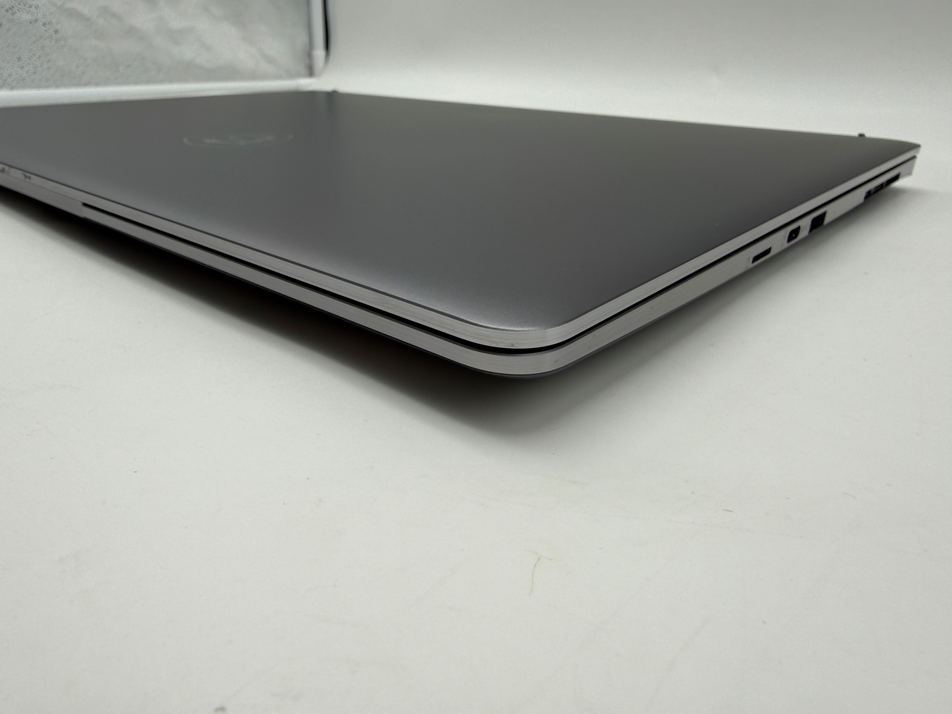 MSI Creator Z16 A11UE I7-11800H RTX 3060 32GB 1TB Gray Black QWERTY US