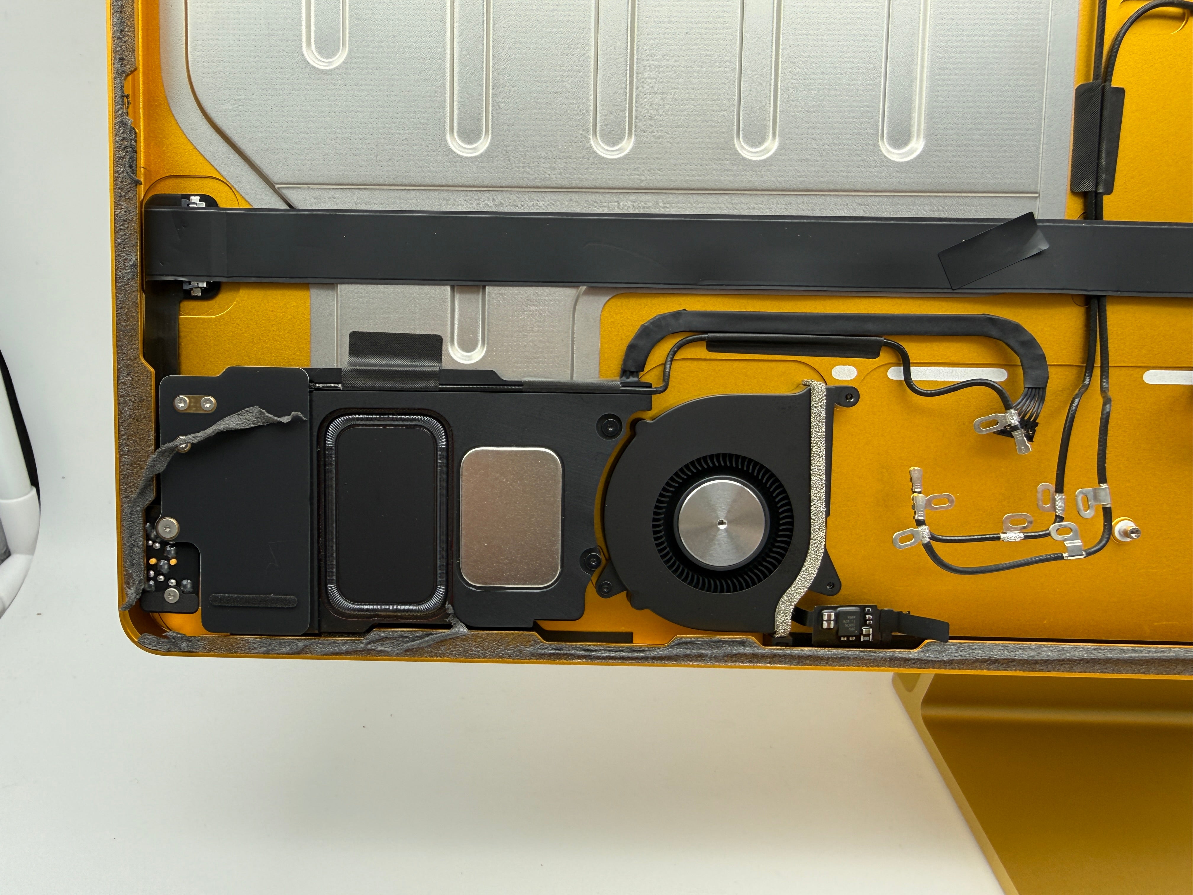 Apple iMac 24" 2021 A2438 Gehäuse Standfuß Lautsprecher Lüfter Gelb #PSG14