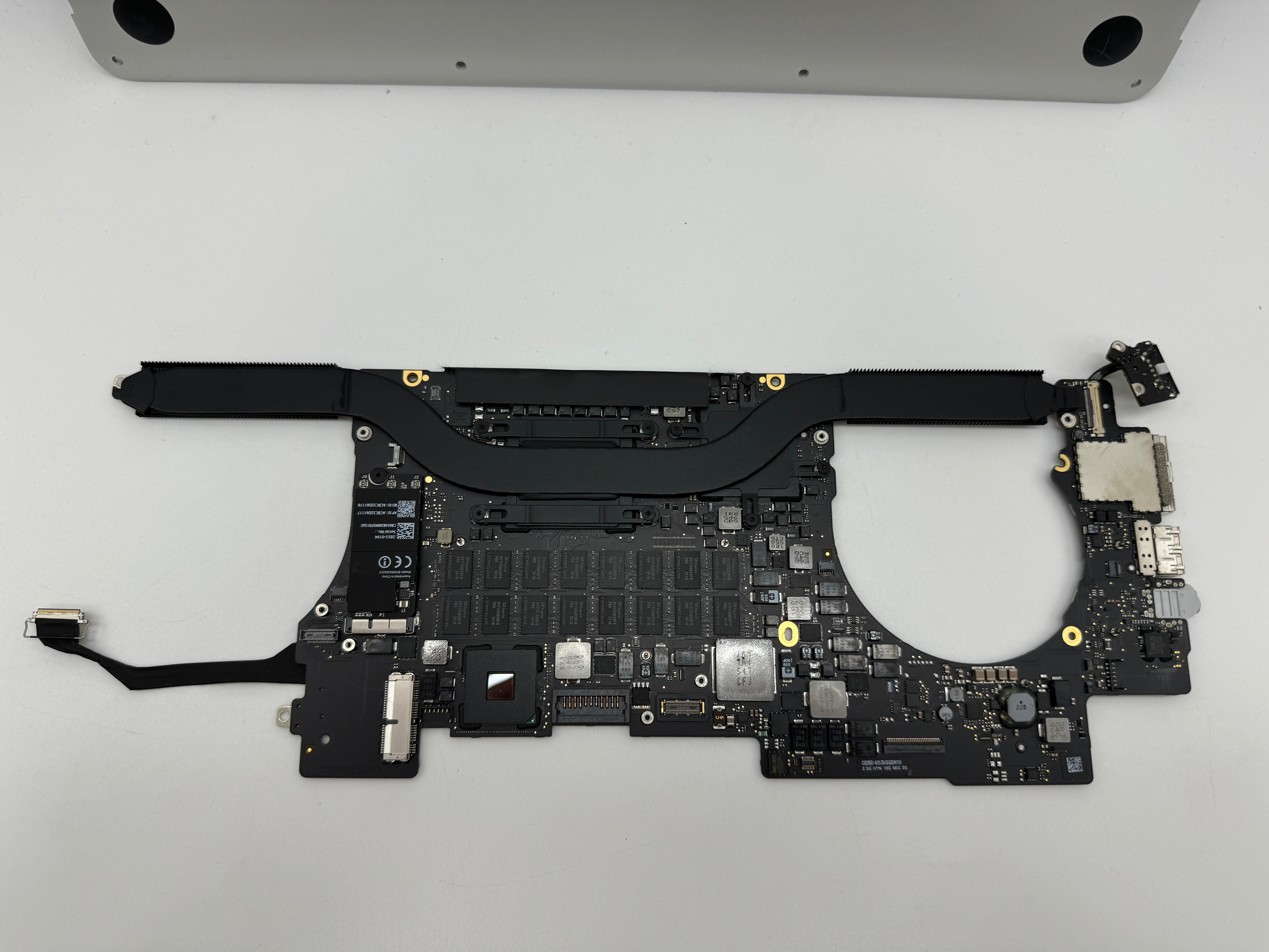 MacBook Pro 15" 2015 A1398 2,5 GHz 16 GB i7 Logicboard Mainboard 820-00426 #M67