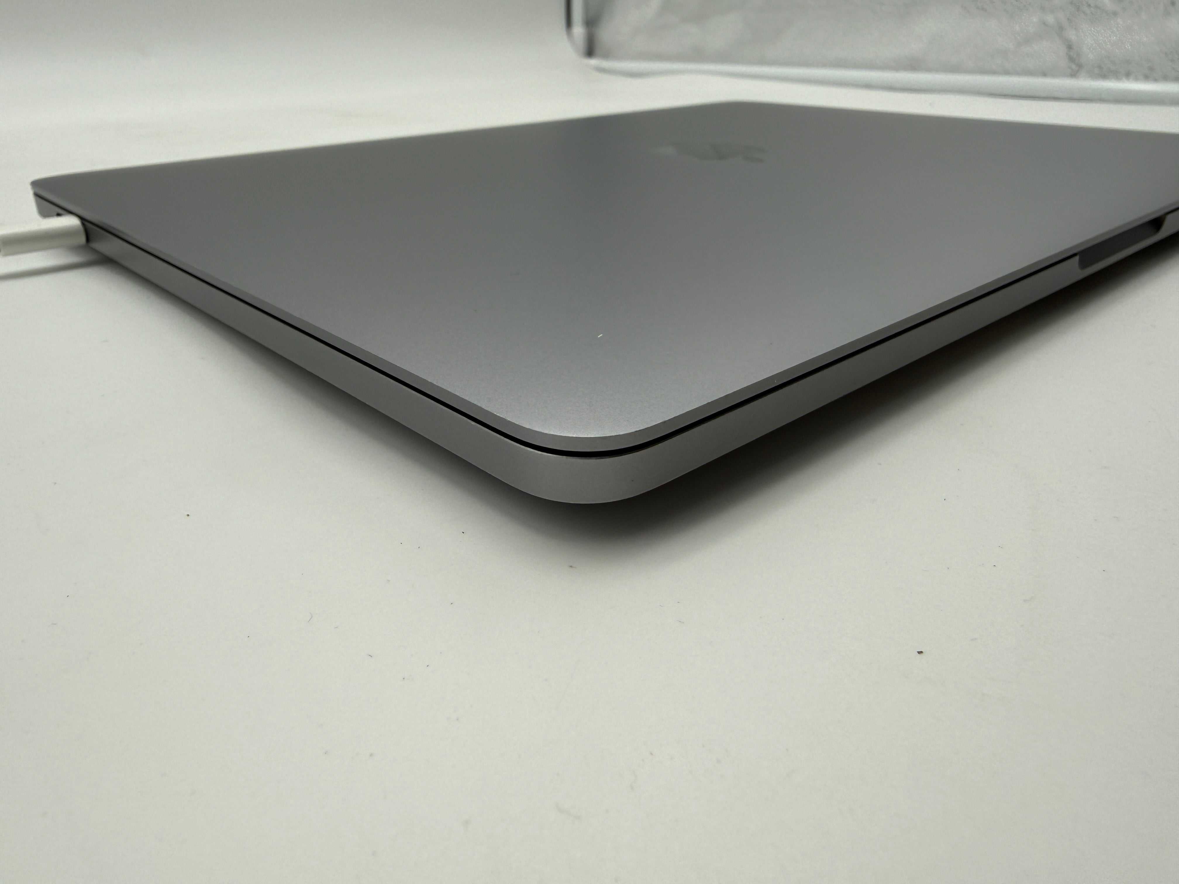 Macbook Pro 13" A2338 M1 16GB 1TB 2020 Spacegrau Grau MwSt. #PS411