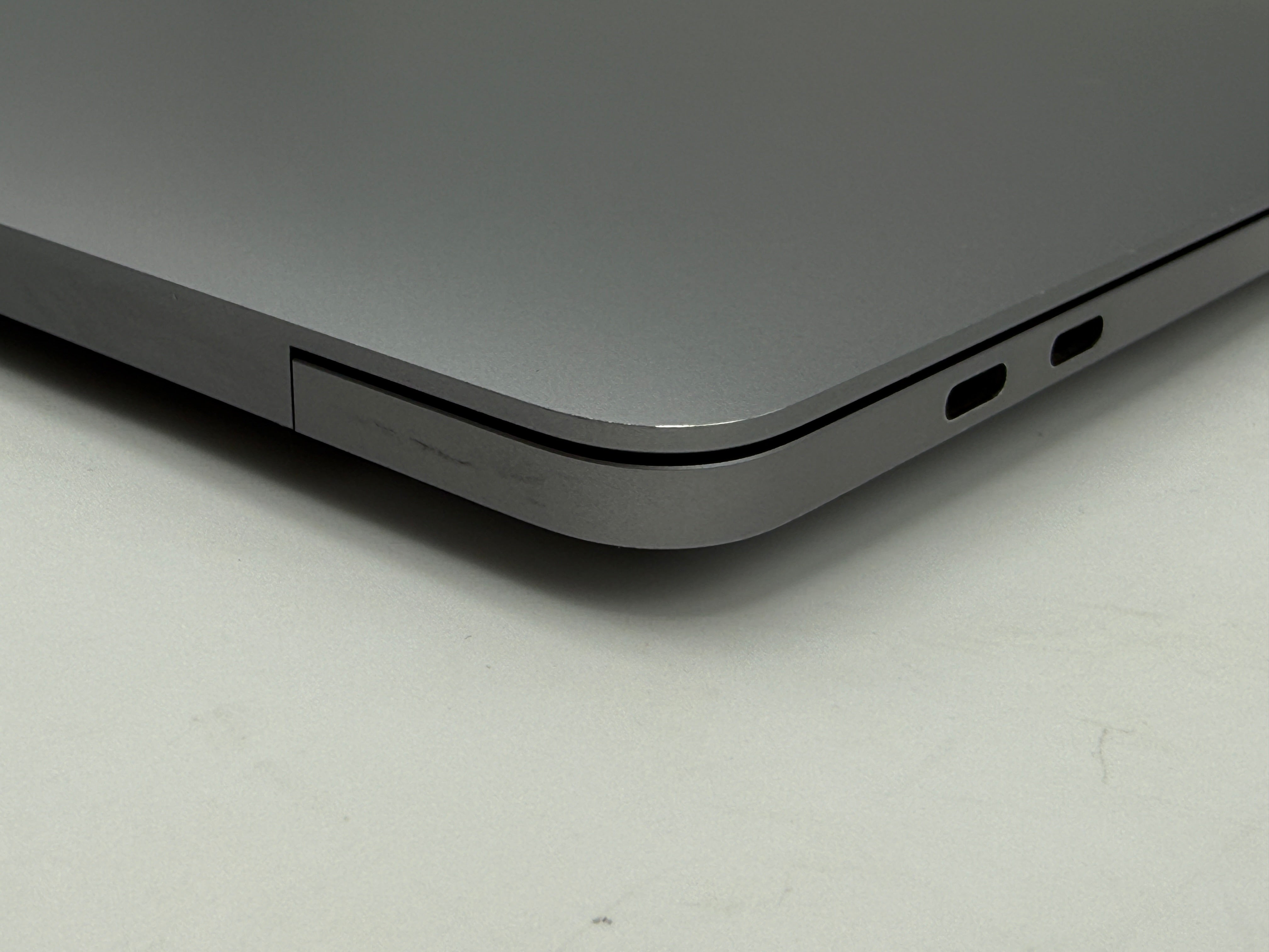 Macbook Pro 13" A2338 M1 16GB 512GB 2020 Spacegrau MwSt. #PS421