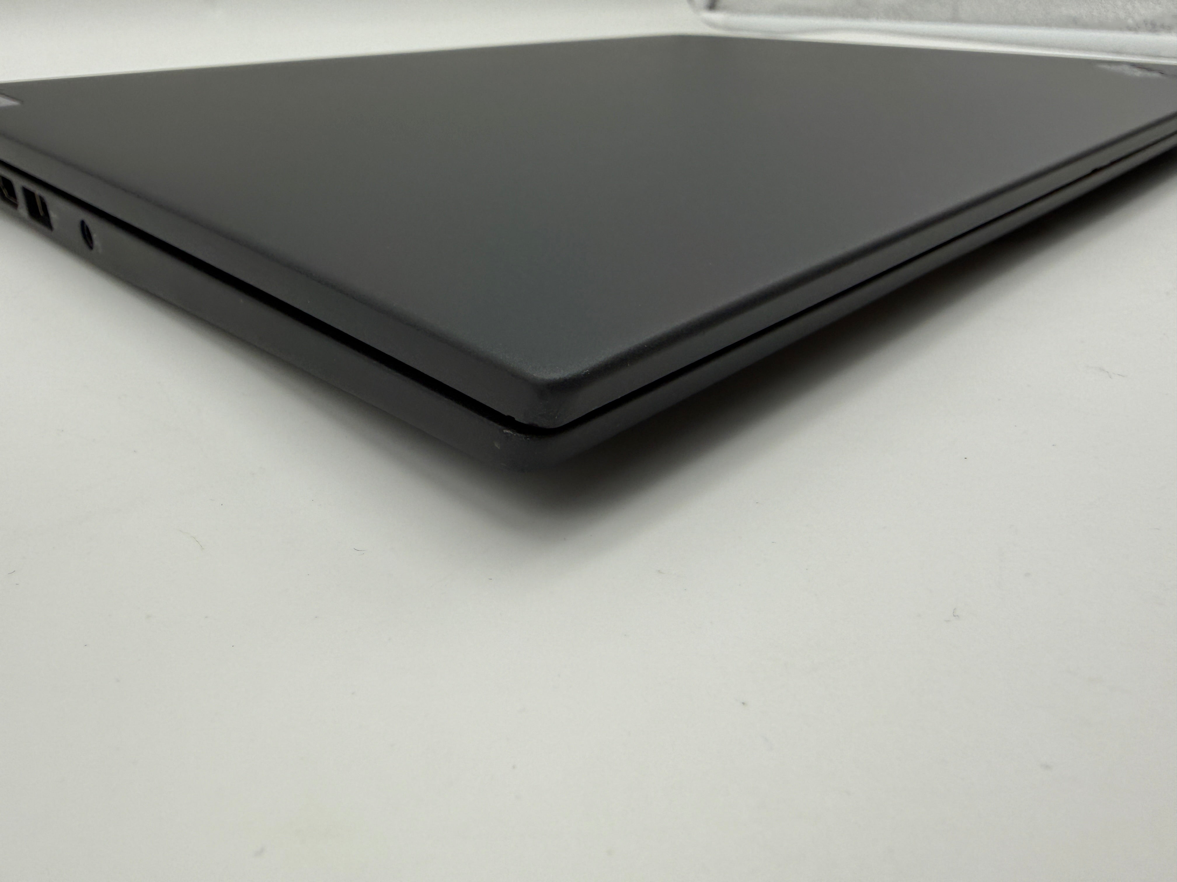 Lenovo Thinkpad T14s G3 Notebook 2,1GHz i7-1260P 16GB 512GB QWERTY #PSW133