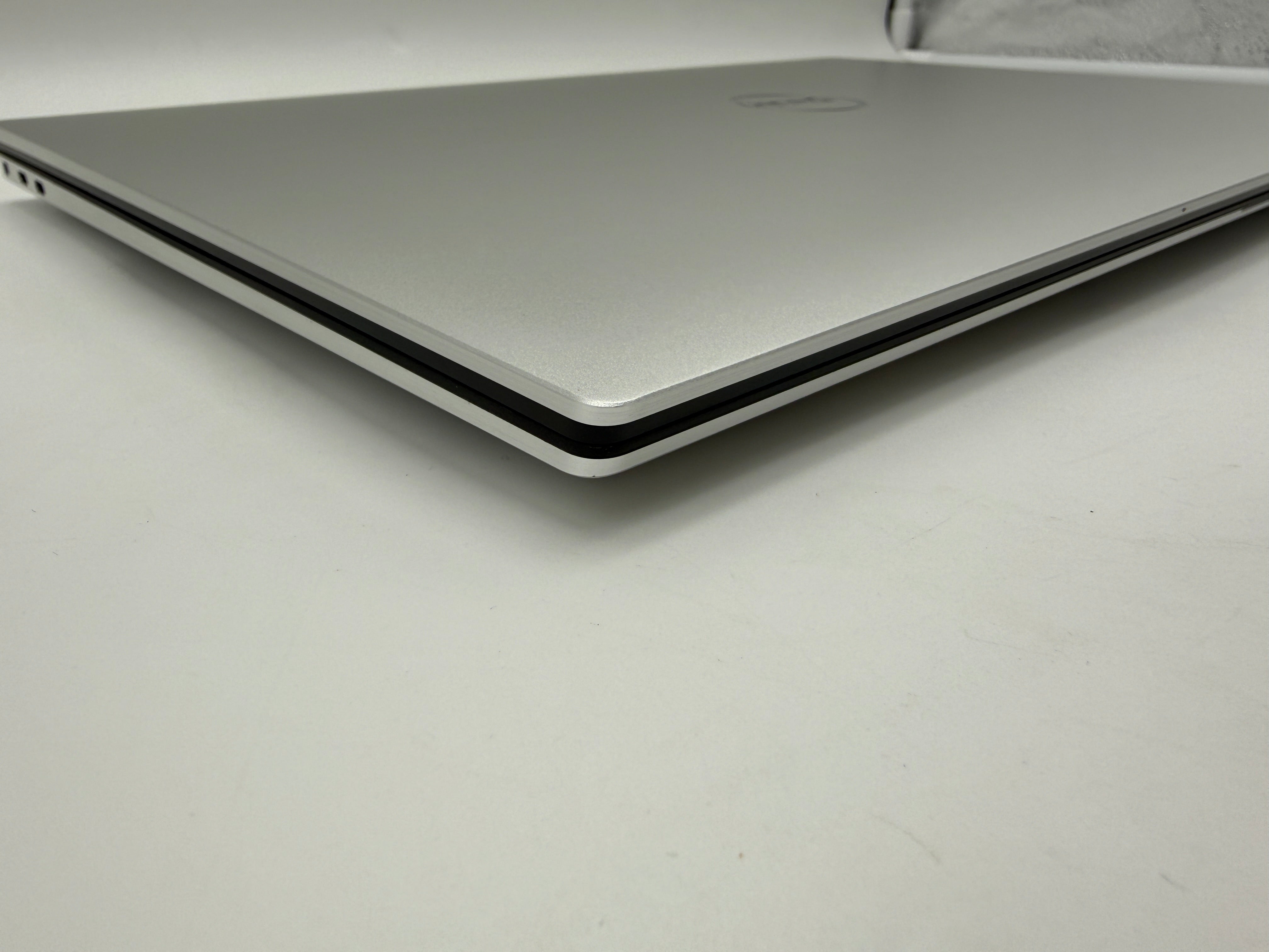 Dell XPS 17 9700 8GB i5-10300H 2,5GHz 512GB Laptop #PSW135