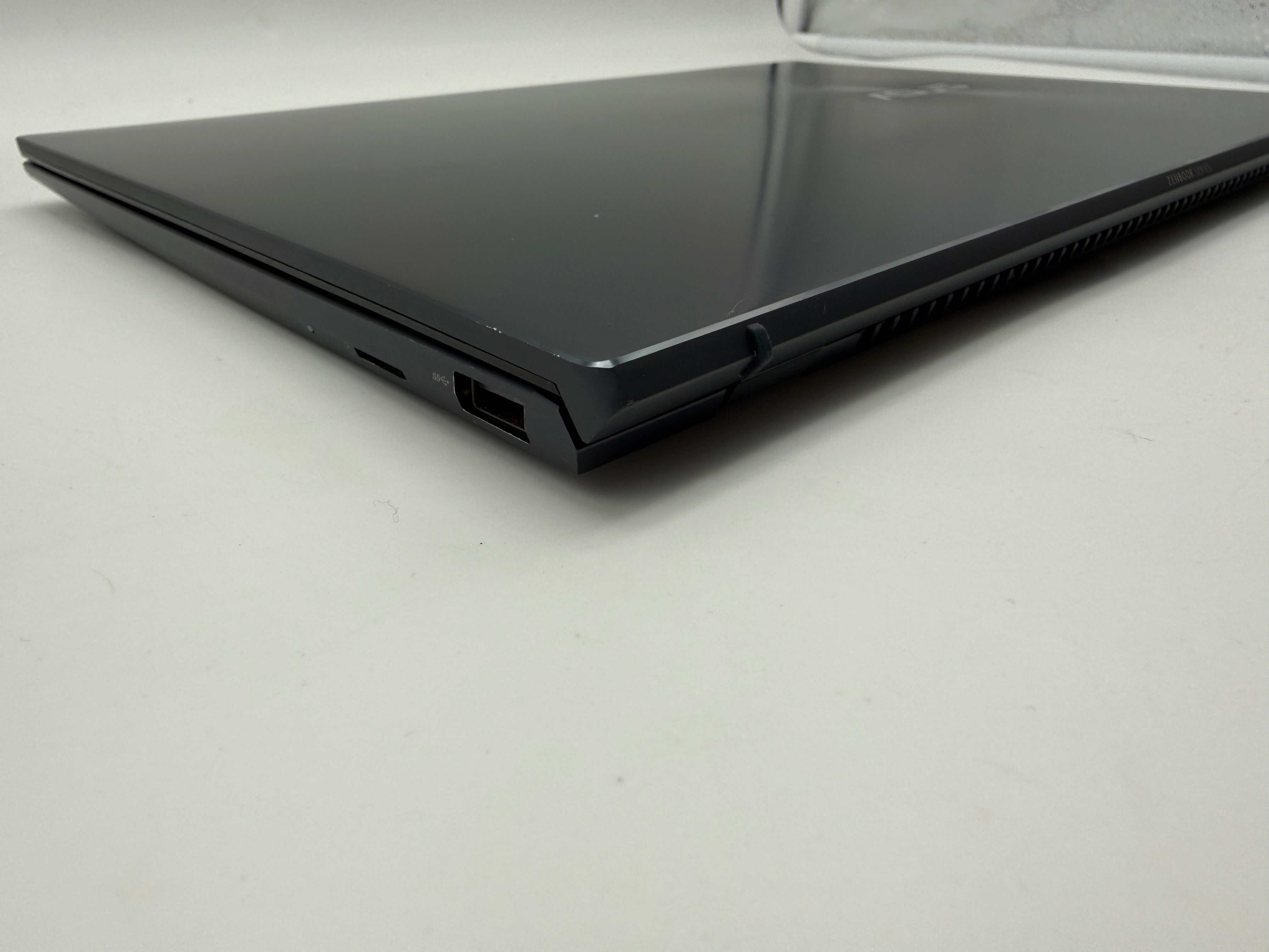 Asus ZenBook UM425U 14"  Ryzen 7 1,80Ghz 16GB 1TB SSD MwSt. #PSW139