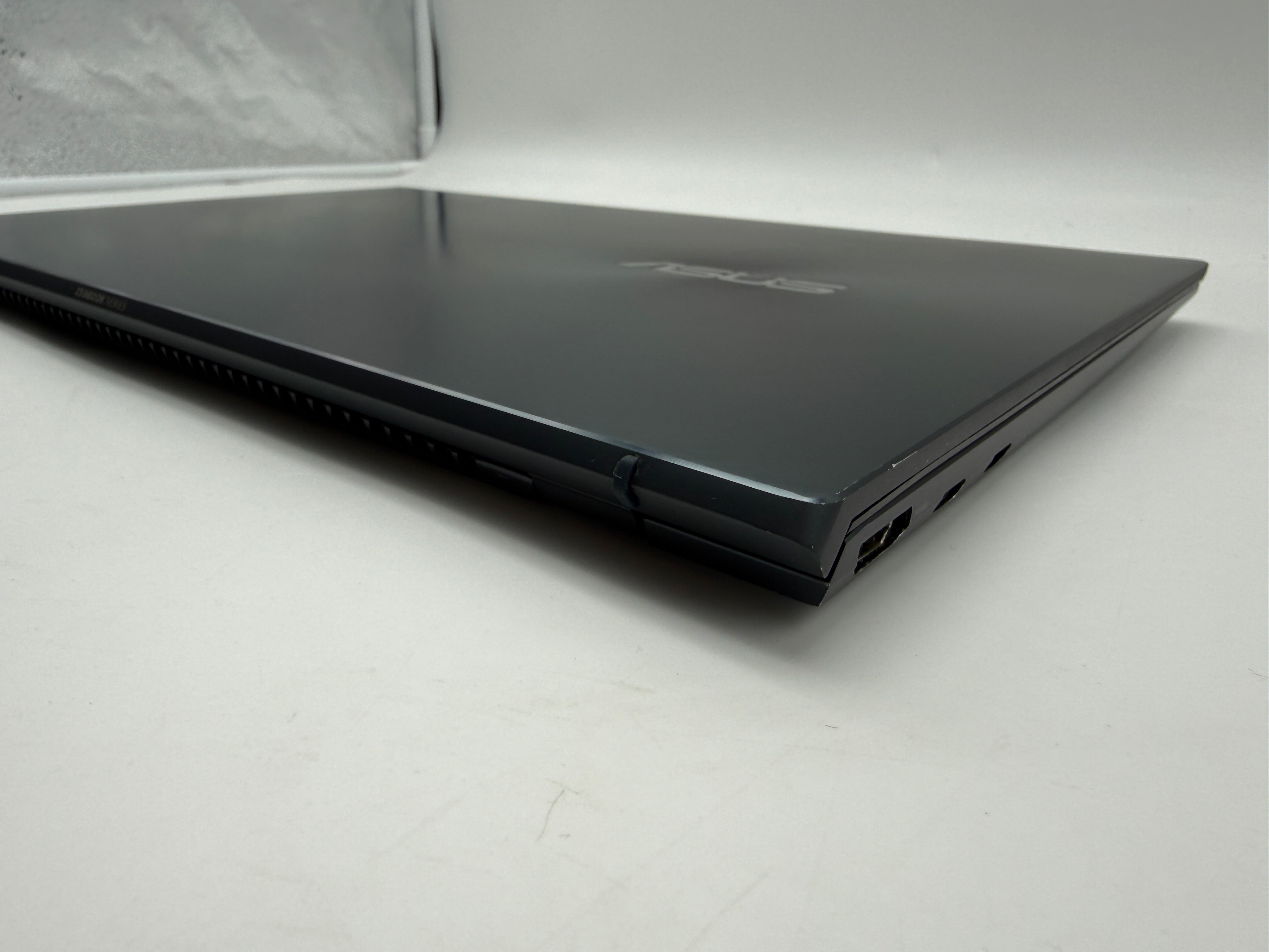 Asus ZenBook UM425U 14"  Ryzen 7 1,80Ghz 16GB 1TB SSD MwSt. #PSW139