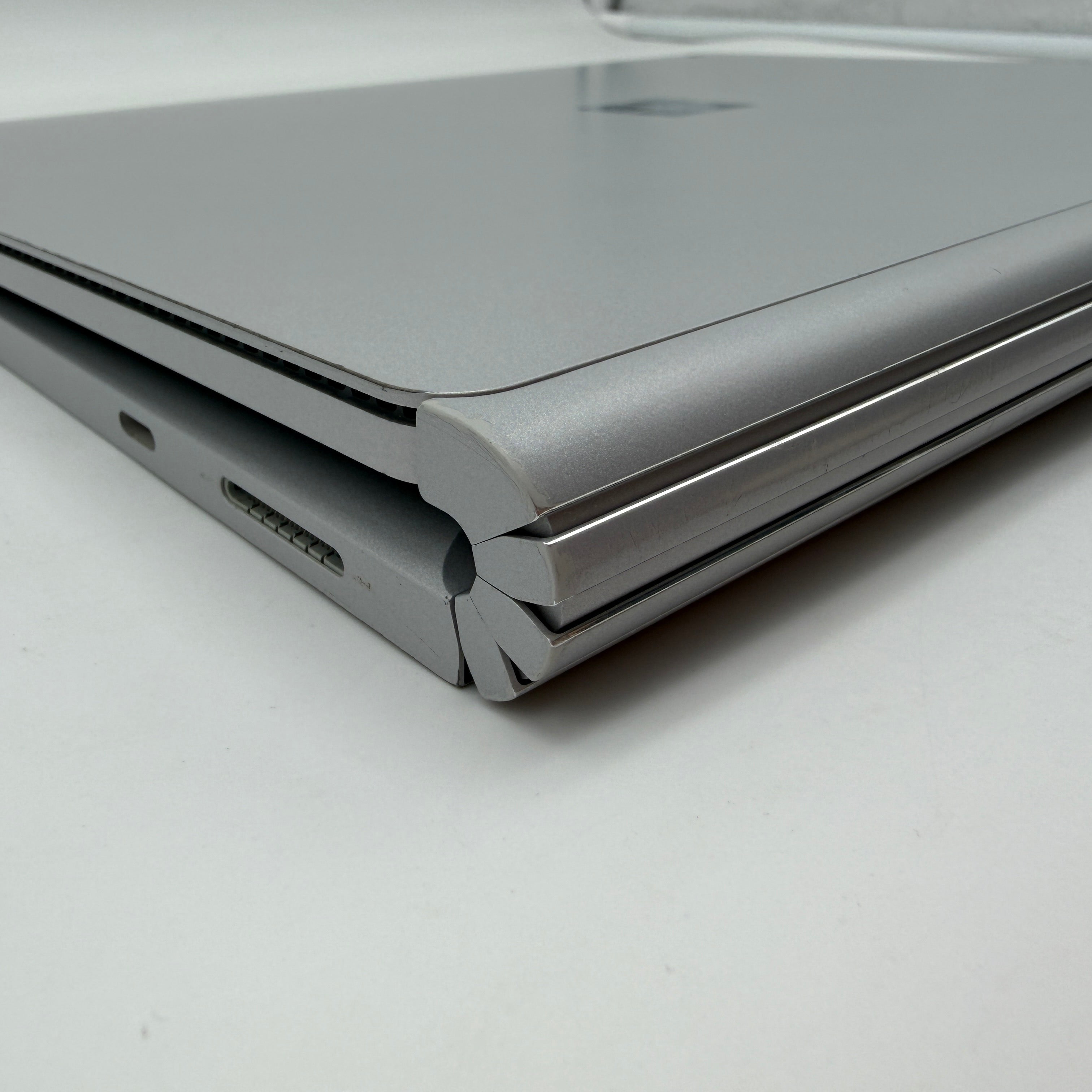 Microsoft Surface Book 2 13.5" i7-86500 8GB 256GB SSD GTX 1050 #PSW149