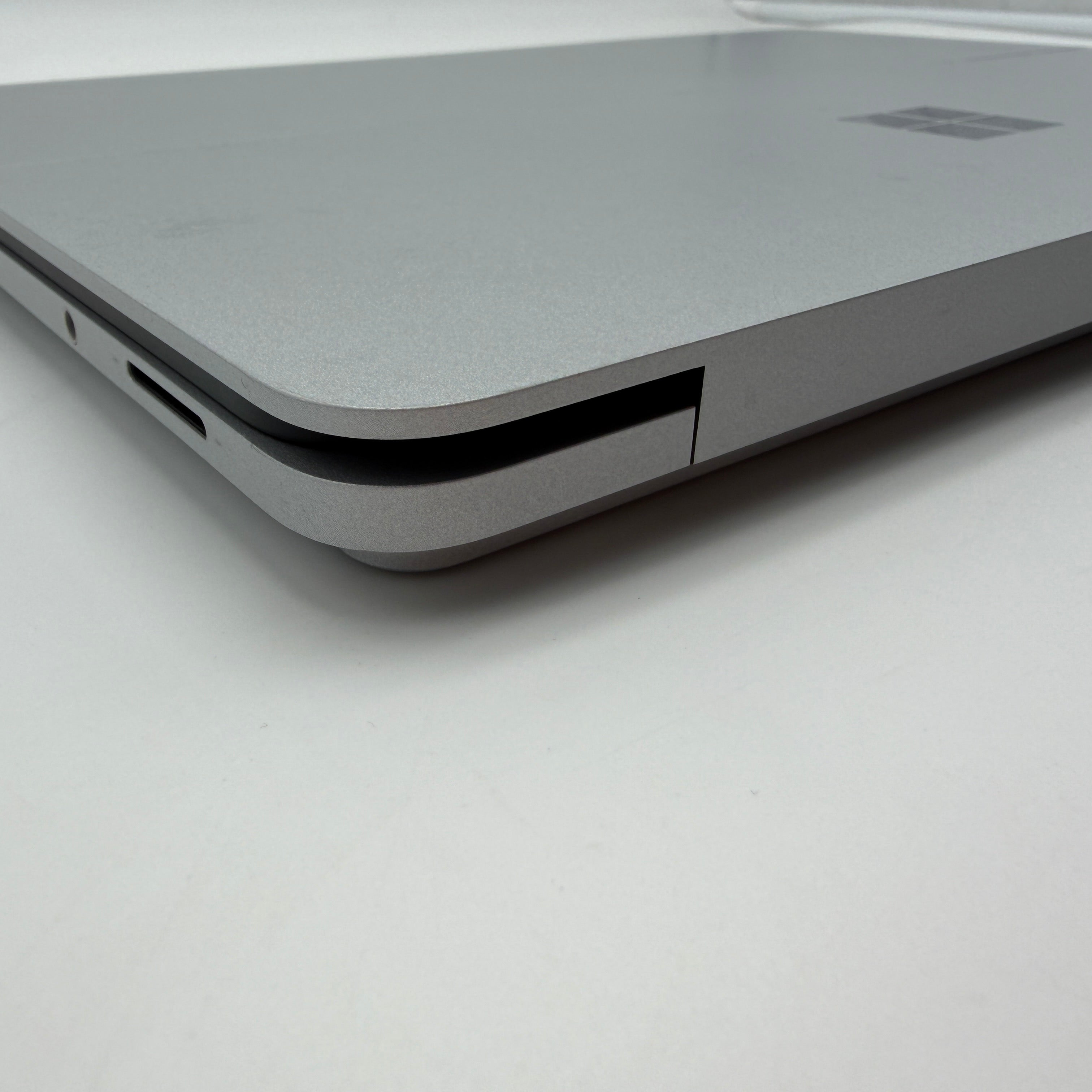 Microsoft Surface Laptop Studio i7 11370H 3,3GHz 32GB 1TB RTX 3050 Ti MwSt. #PSW161